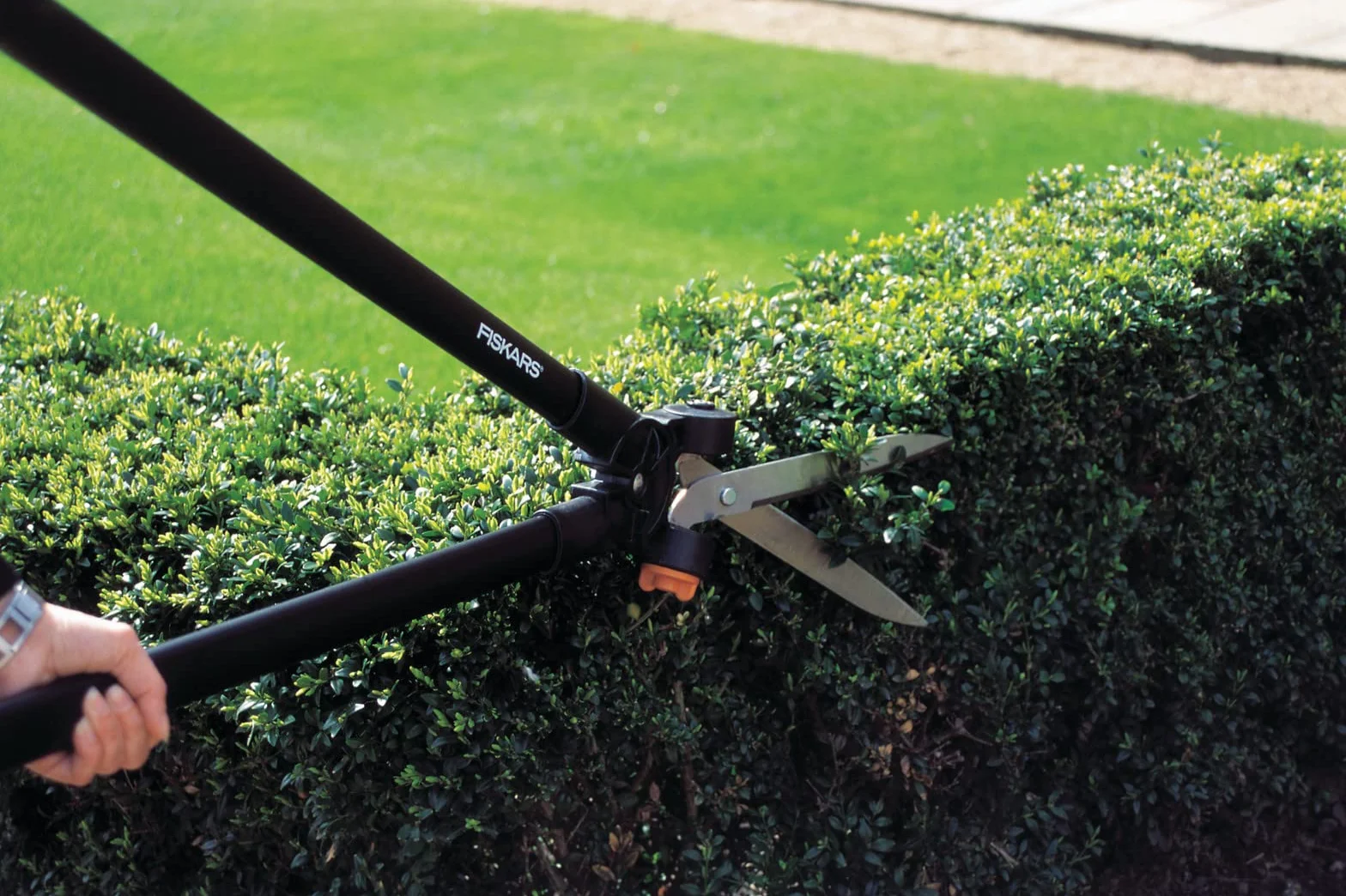 Fiskars Dźwigniowe nożyce do żywopłotu i trawy, Zasięg do 2,5 m, Czarno-pomarańczowe, PowerLever, GS53, 1001565