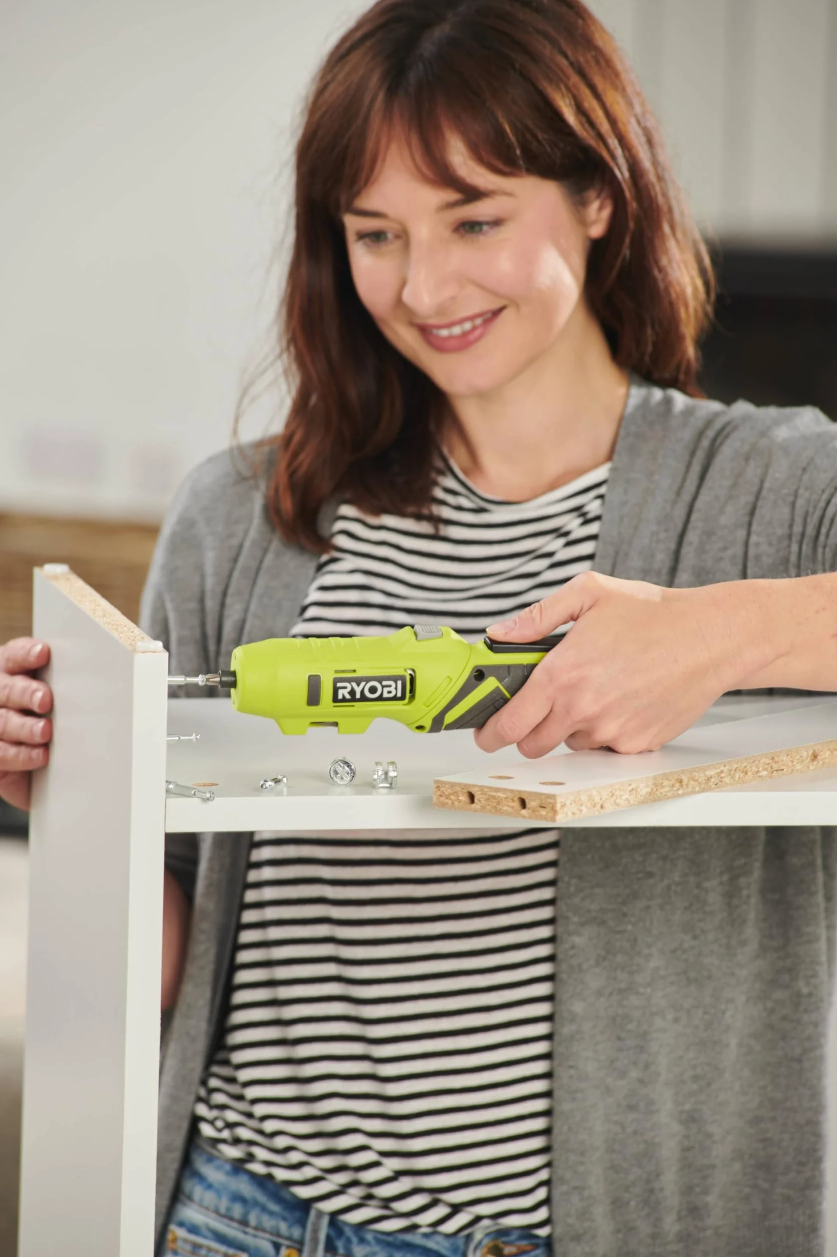 Ryobi Wiertarka Akumulatorowa z Uchwytem Orientable 4V (1x 2,0Ah), ONE+
