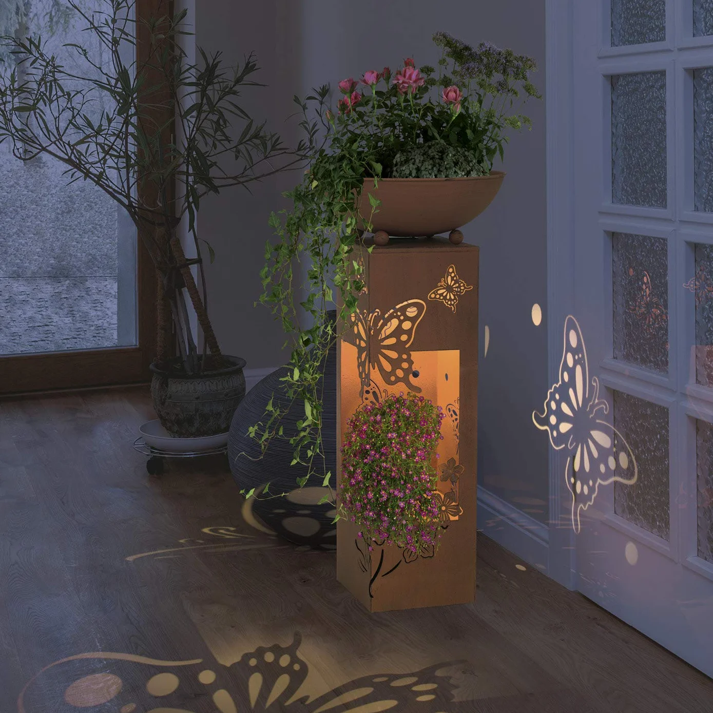 Hoberg Kolumna na rośliny LED 3D, wzór motyla o wyglądzie rdzy, zdejmowana donica na rośliny (Ø 34 cm), nadaje się do użytku wewnątrz i na zewnątrz, wbudowane oświetlenie, timer 6 h, bezprzewodowa [19