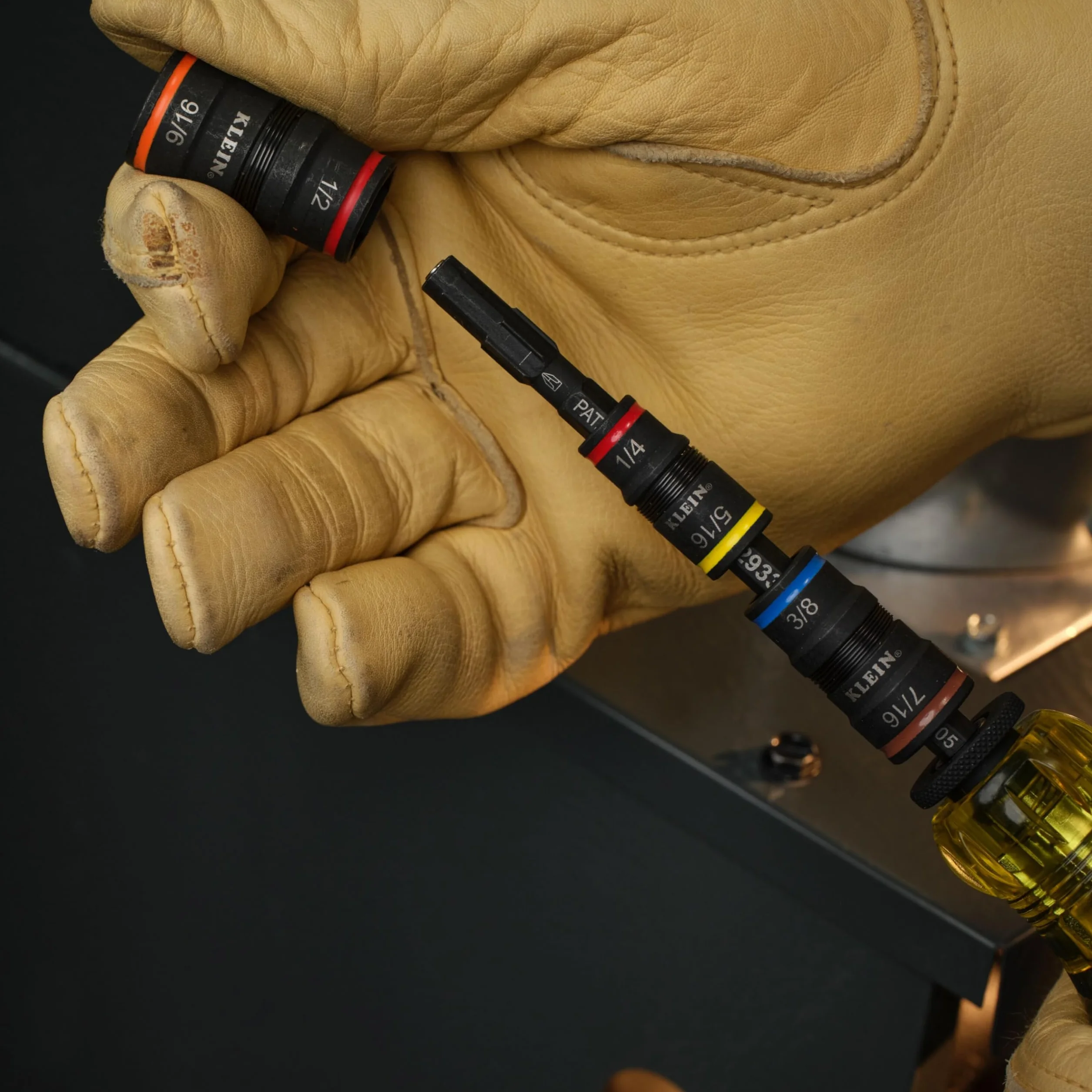 Klein Tools Zestaw wkrętaków udarowych 32303HD, gniazda udarowe 20 w 1 SAE i śrubokręt z końcówkami Phillips, szczelinowymi, kwadratowymi i Torx