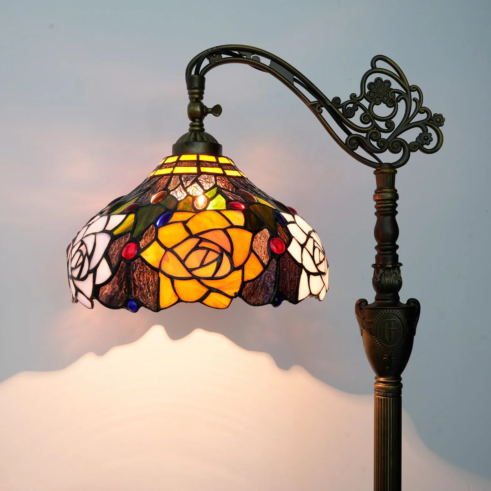 Lampa podłogowa Tiffany Vintage Stojąca lampa w stylu różanych kwiatów Witrażowa lampa podłogowa Rustykalna lampa podłogowa z regulowanym kątem nachylenia do dekoracji wnętrz Salon Sypialnia