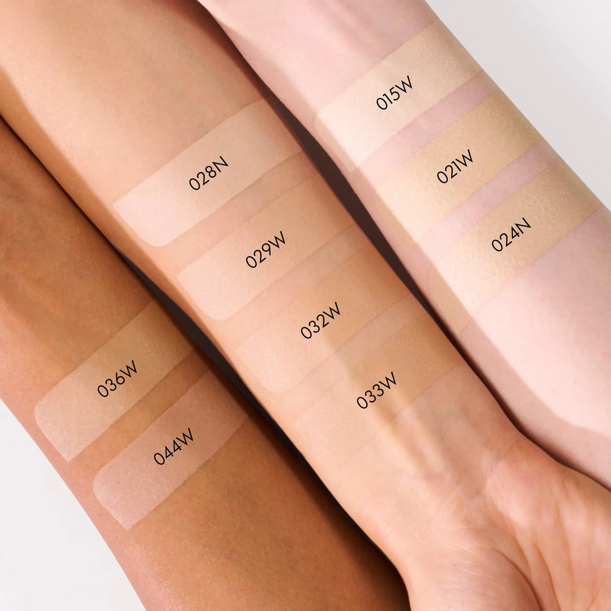 Catrice Podkład w poduszeczce Invisible Cover, długotrwały, matujący, wygładzanie, naturalny, matowy (10g)