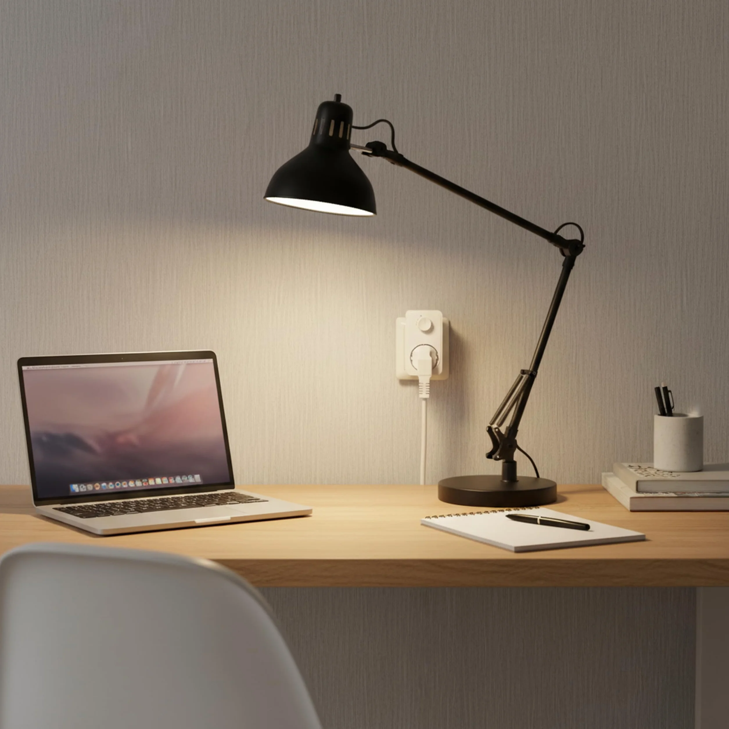Gniazdko wtykowe do żarówek 20-400 W, ściemniane diody LED 1-100 W, lampy halogenowe maks. 120 W, certyfikat TÜV/GS, adapter ściemniacza obrotowego z włącznikiem/wyłącznikiem