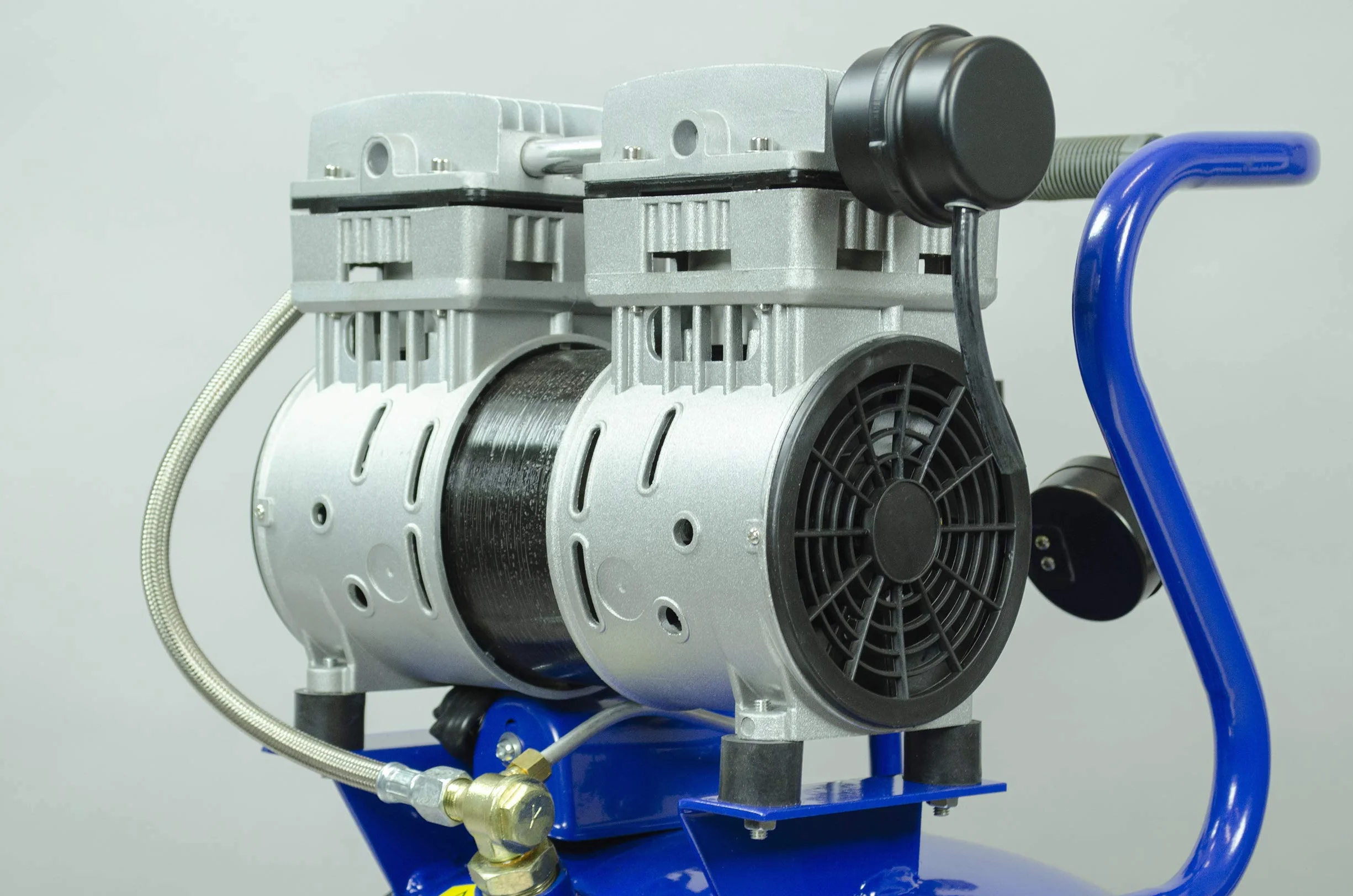 Dari - Siltek cicha pionowa sprężarka 1,3 HP