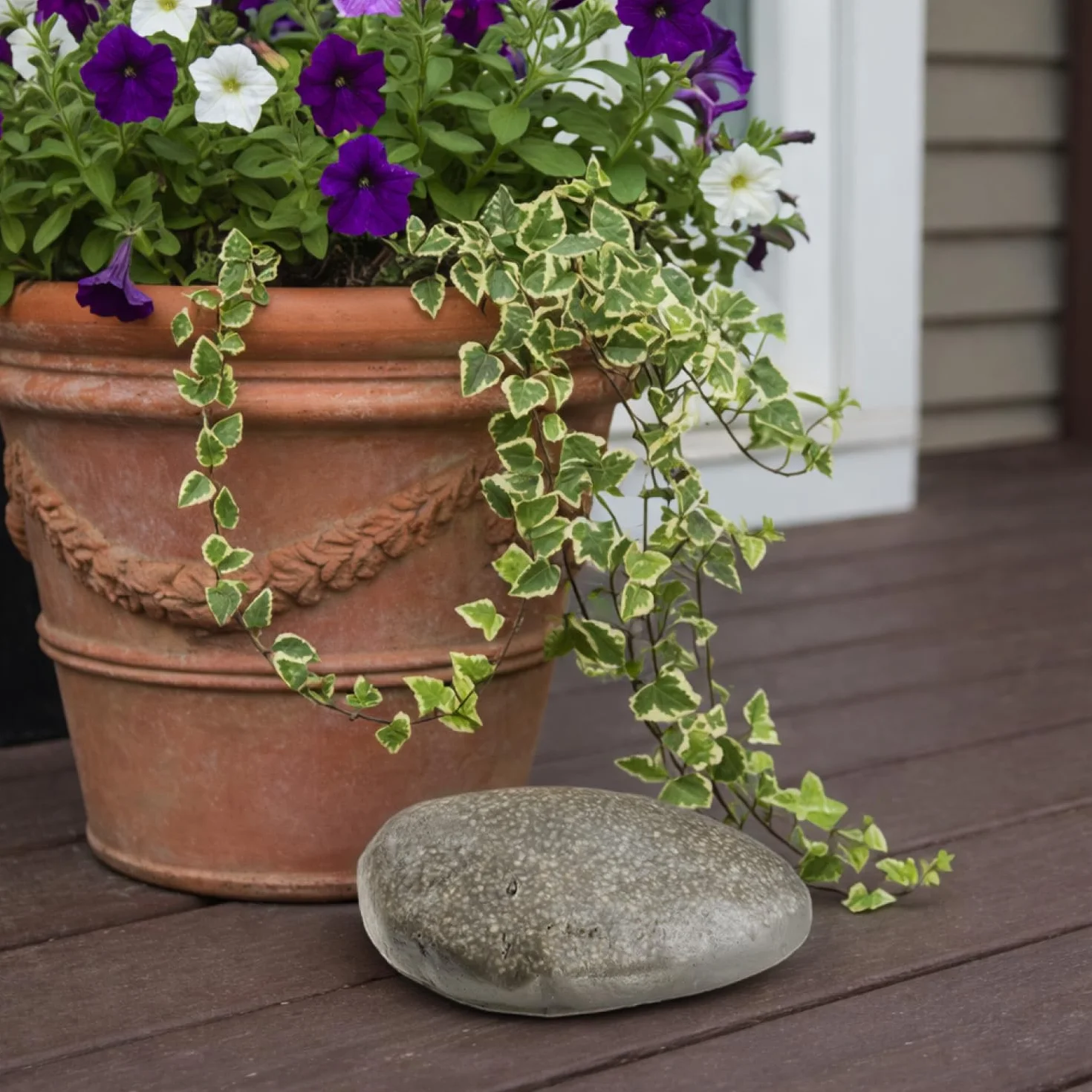 COM-FOUR® Key Stone „Pebblestone” - imitacja kamienia z tajna przegródka - sztuczna skala do geocachingu - kryjówka na klucze o wygladzie kamienia - kamienny manekin (1 sztuka - plaska)