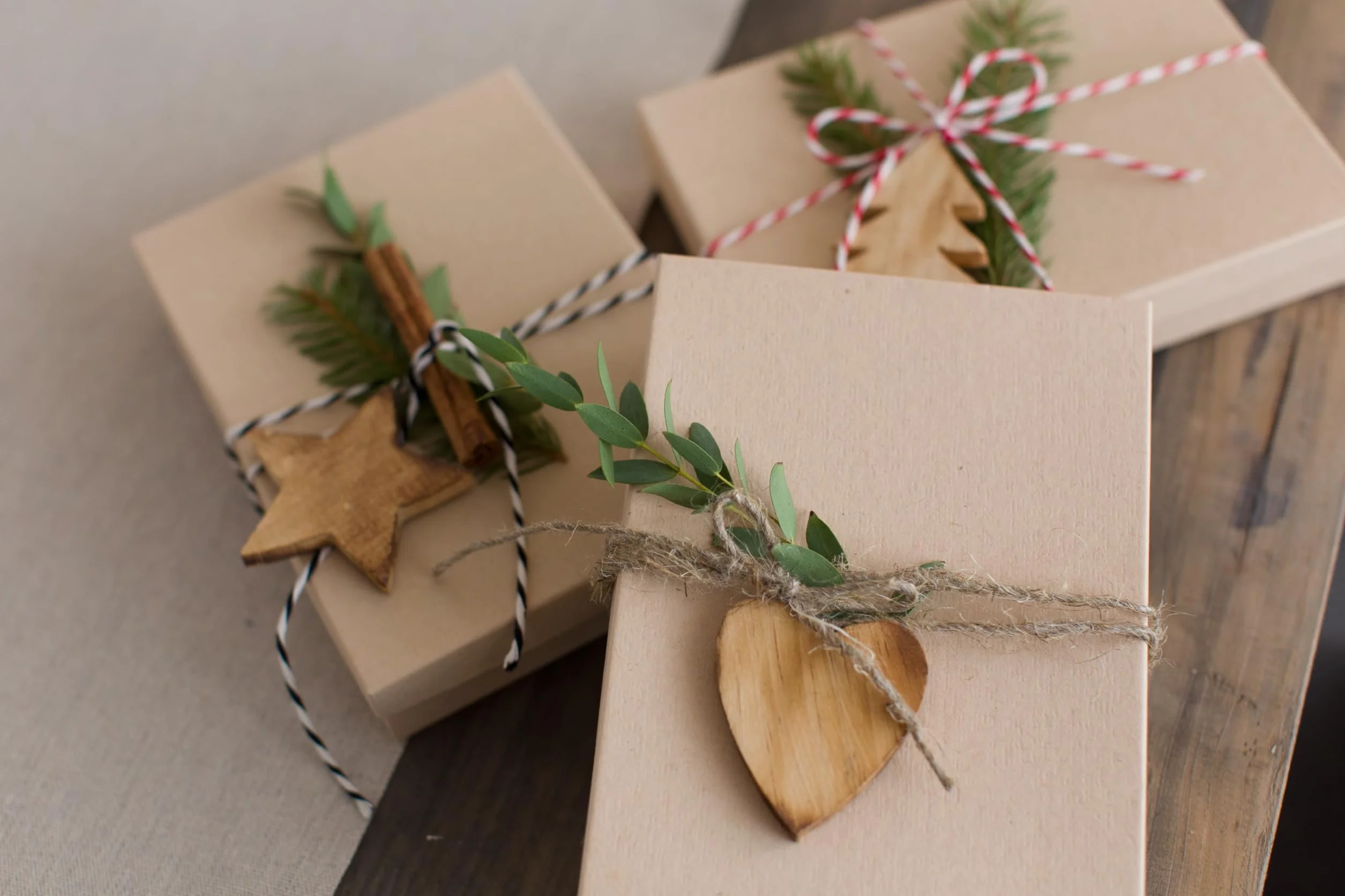 100% mozela sznurek konopny, naturalny brąz (2 mm x 100 m), zrównoważony sznurek z konopi, rustykalna taśma prezentowa na Boże Narodzenie i czas adwentu, materiał opakowaniowy na każdą okazję