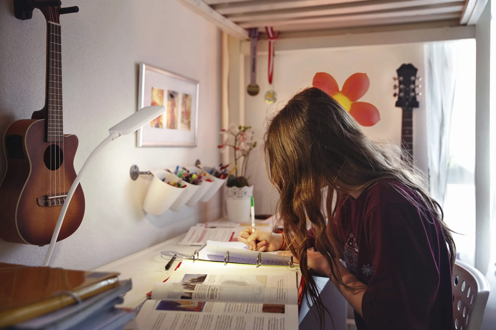 Ledvance, LEDVANCE PANAN Clip mobilna lampka do czytania i stolika, biała, 5,2W, 130lm, zasilana bateryjnie, z klipsem i elastyczną głowicą,LED z białym światłem 4000 K, czujnik dotykowy