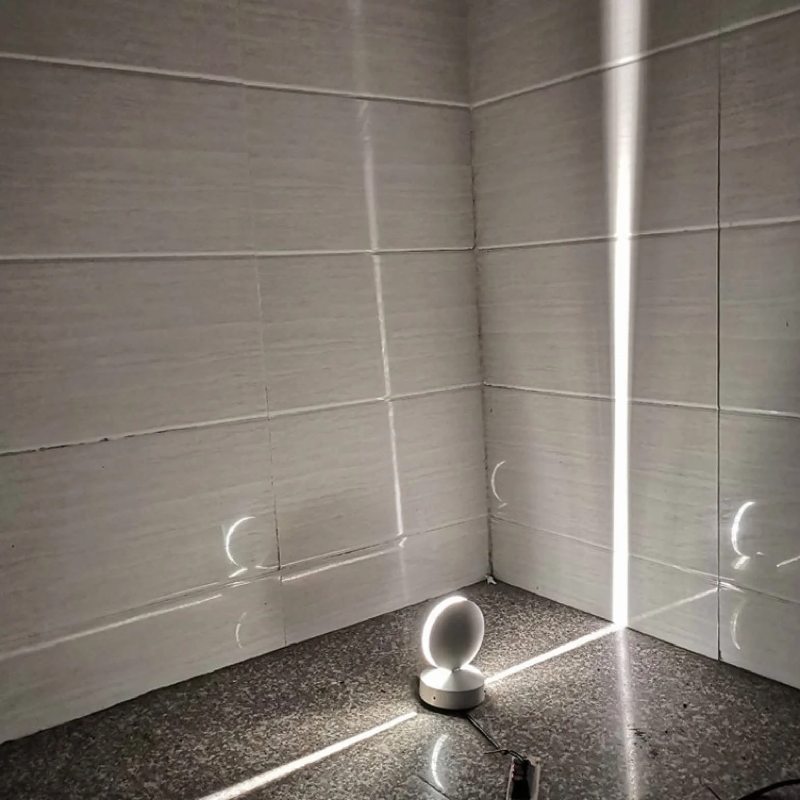 Kinkiet LED, 10W AC85-265V Okrągła ścienna RGB, 360 Stopni świecąca Parapetowa Rama Drzwi Wiązka Ray Line Kinkiet do Przedpokoju Przejście Patio Łazienka Salon(Białe światło)