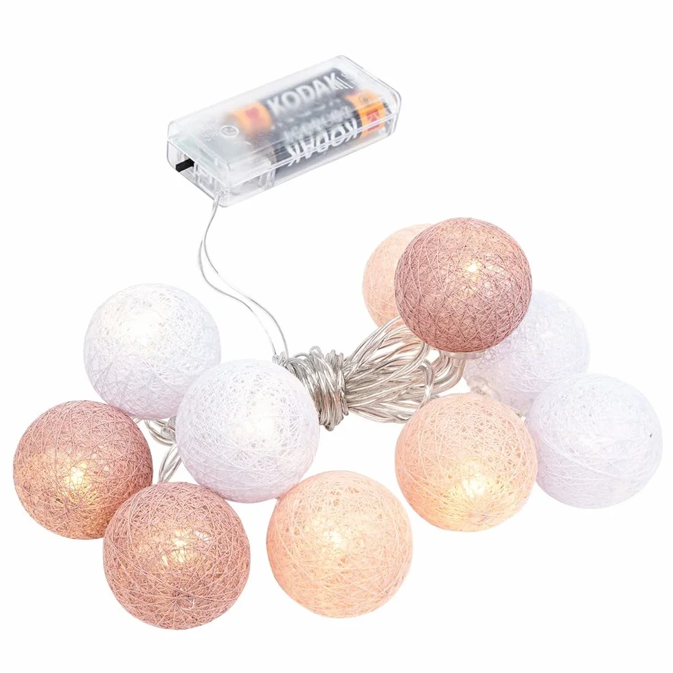 Ideen mit Herz Kulisty łańcuch świetlny z 10 diodami LED | zasilany bateriami | 10 bawełnianych kulek w 3 kolorach | Ø 35 mm każda kula | w zestawie timer (biały, morelowy, brudny róż)