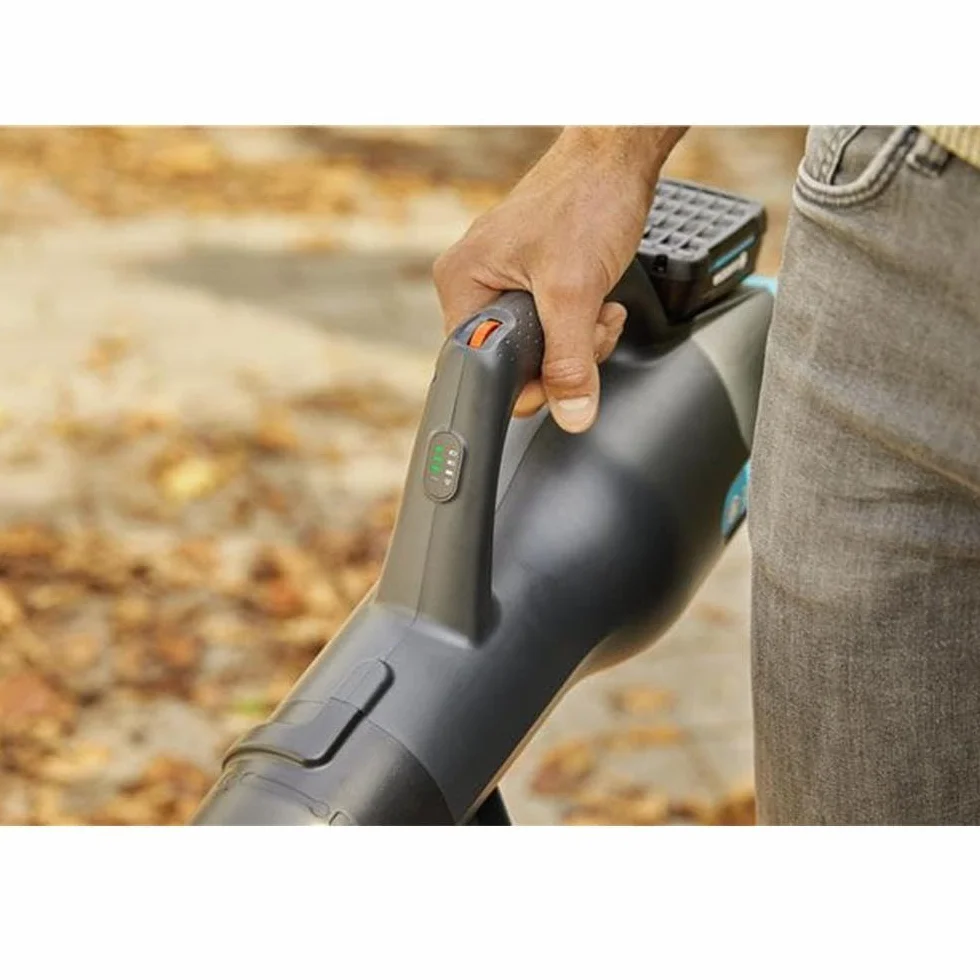 Gardena Akumulatorowa dmuchawa PowerJet 18V P4A – zestaw z akumulatorem: Usuwanie liści, Regulacja prędkości, Duży przepływ powietrza, Lekkość, Brak przewodu (14890-20)