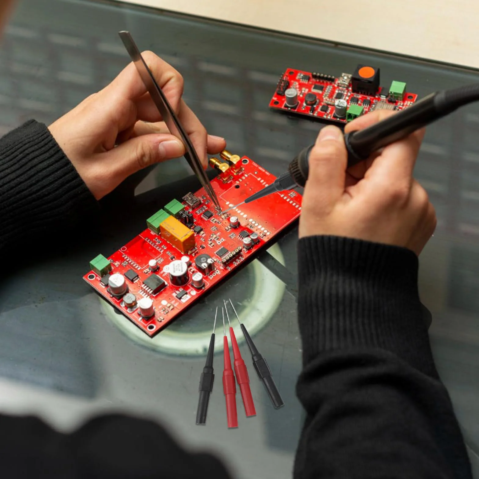 Zestaw 10 sond testowych multimetru 0,7 mm, profesjonalna końcówka kluczykowa z ochronnym etui czerwonym i czarnym, stal nierdzewna do motoryzacji DIY złącze 4 mm, trwałe i precyzyjne