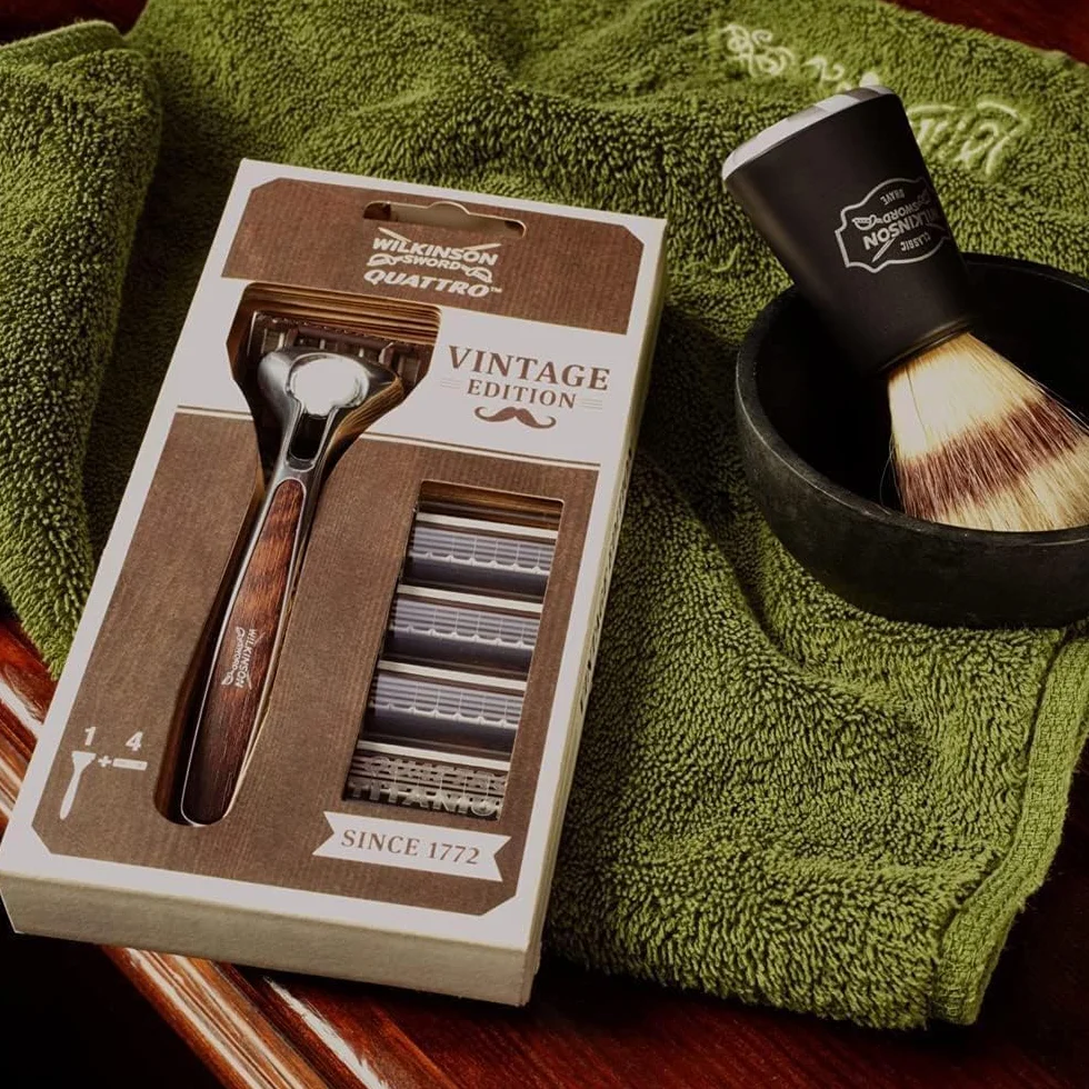 Wilkinson Sword 7005099W Maszynka do Golenia dla Mężczyzn z 4 Wkładami, 4 Ostrza, Srebrny/Brązowy
