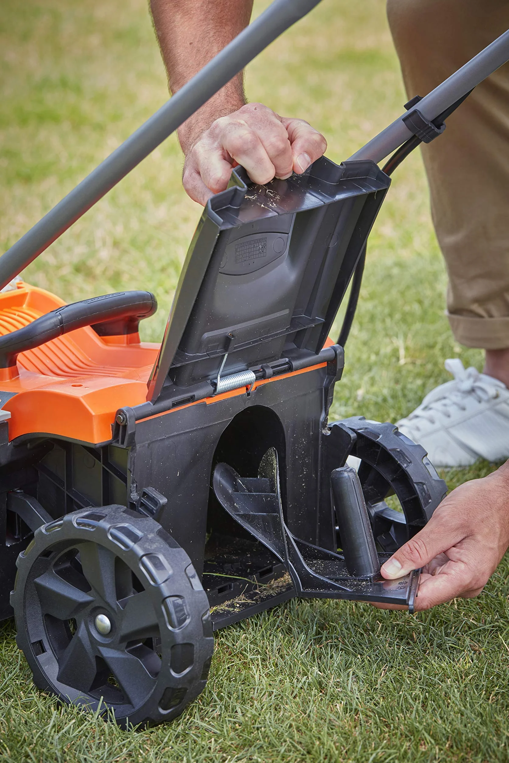 BLACK+DECKER Kosiarka akumulatorowa 18 V BCMW3318N-XJ pomarańczowy czarny
