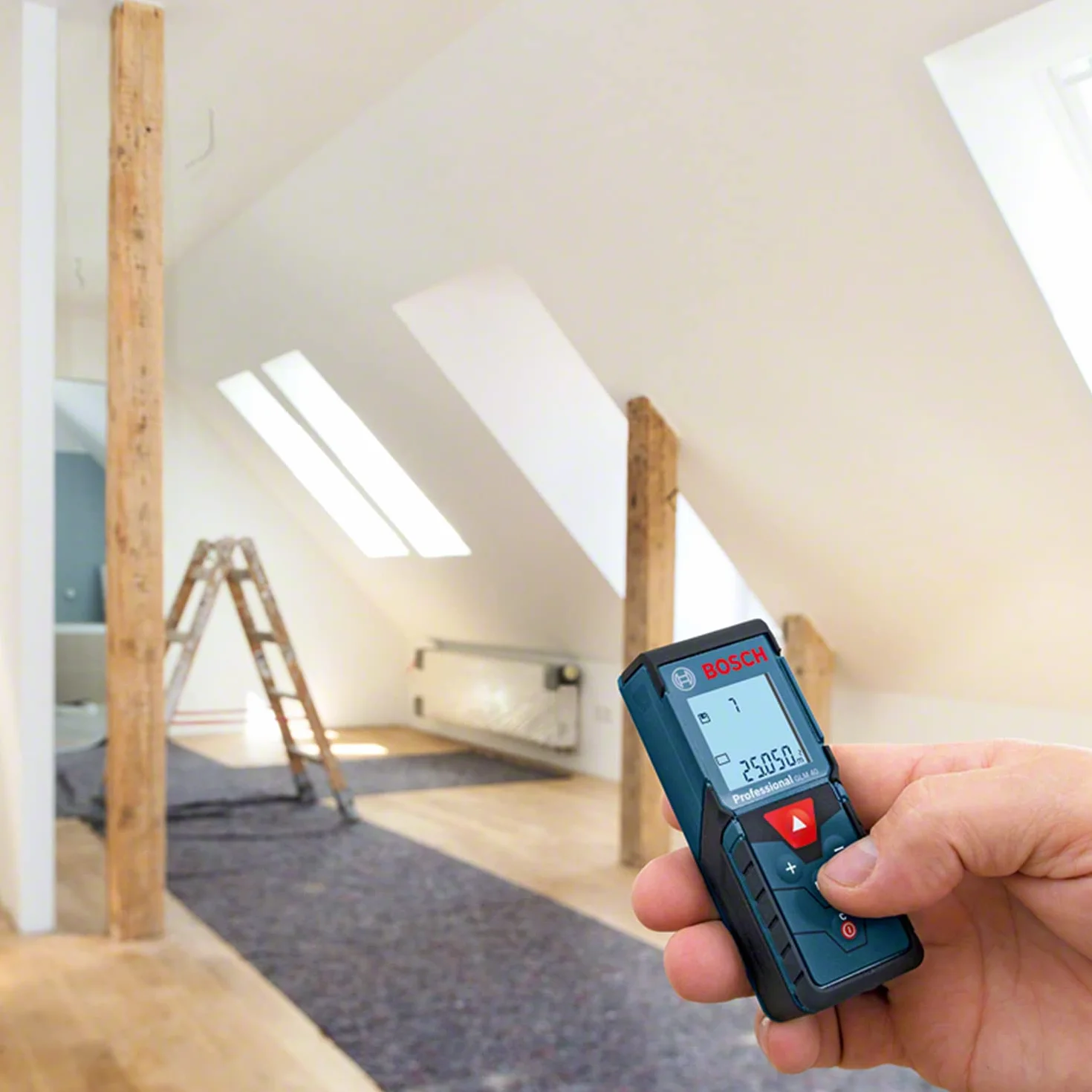 Bosch Professional Dalmierz laserowy GLM 40 (funkcja pamięci, zasięg pomiaru: 0,15–40 m, 2 baterie 1,5 V, pokrowiec) [Klasa energetyczna A+]