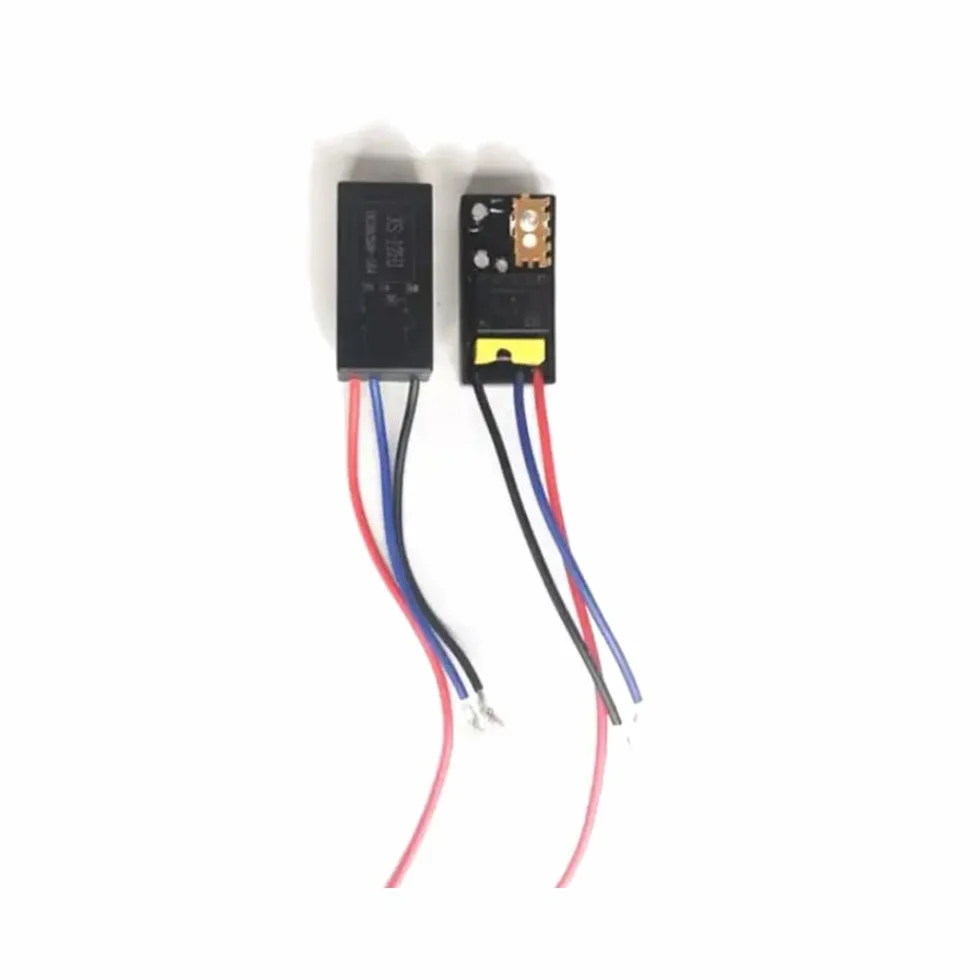 Trade-Shop XS-12HJ rezystor rozruchowy/łagodny start/miękki start kompatybilny z Black & Decker BT1400-B3 / w zestawie 3 kable, 12 A/16 A/20 A 250 V, pyłoszczelny
