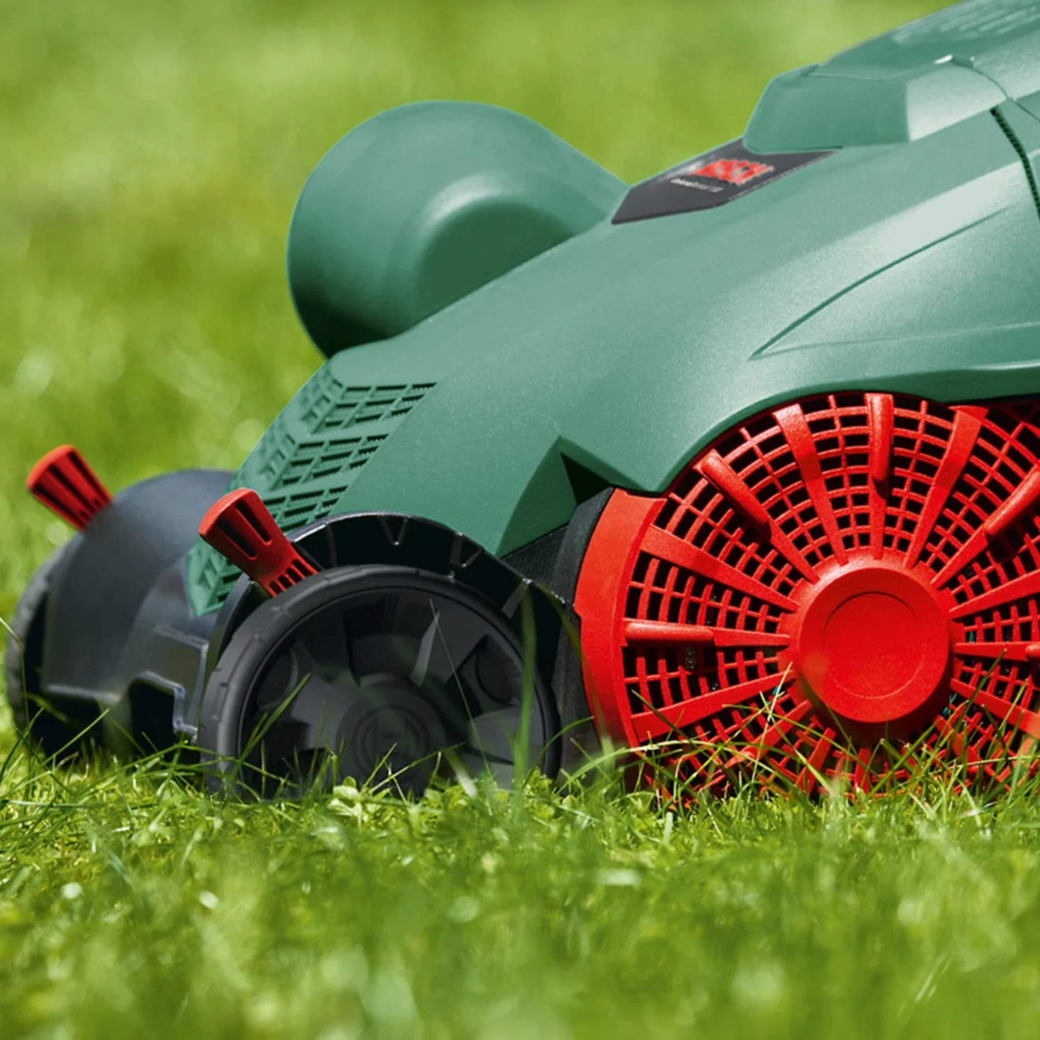 Bosch UniversalRake 900 elektryczny aerator do trawnika 900 W 32 cm 50 l