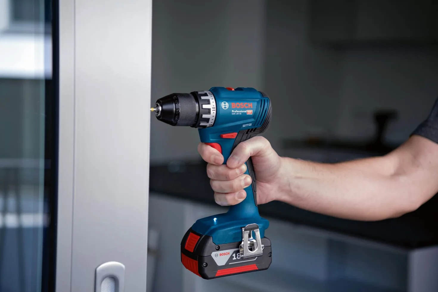 Bosch Professional 06019K3203 Akumulatorowa wiertarko-wkrętarka systemowa 18 V GSR 18 V-45 (prędkość obrotowa 1900 min.), 2 x akumulatory 2,0 Ah, ładowarka GAL 18V-20, w L-BOXX)