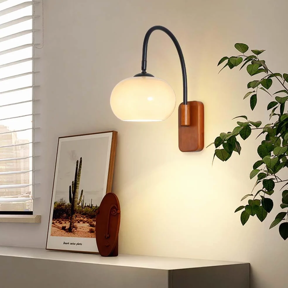 Drewniana lampa ścienna, regulowana, wewnętrzna, retro, ścienna lampa E27, obrotowa, vintage, industrialna lampka nocna z okrągłym szklanym kloszem, lampa ścienna do czytania, do sypialni, salonu, ho