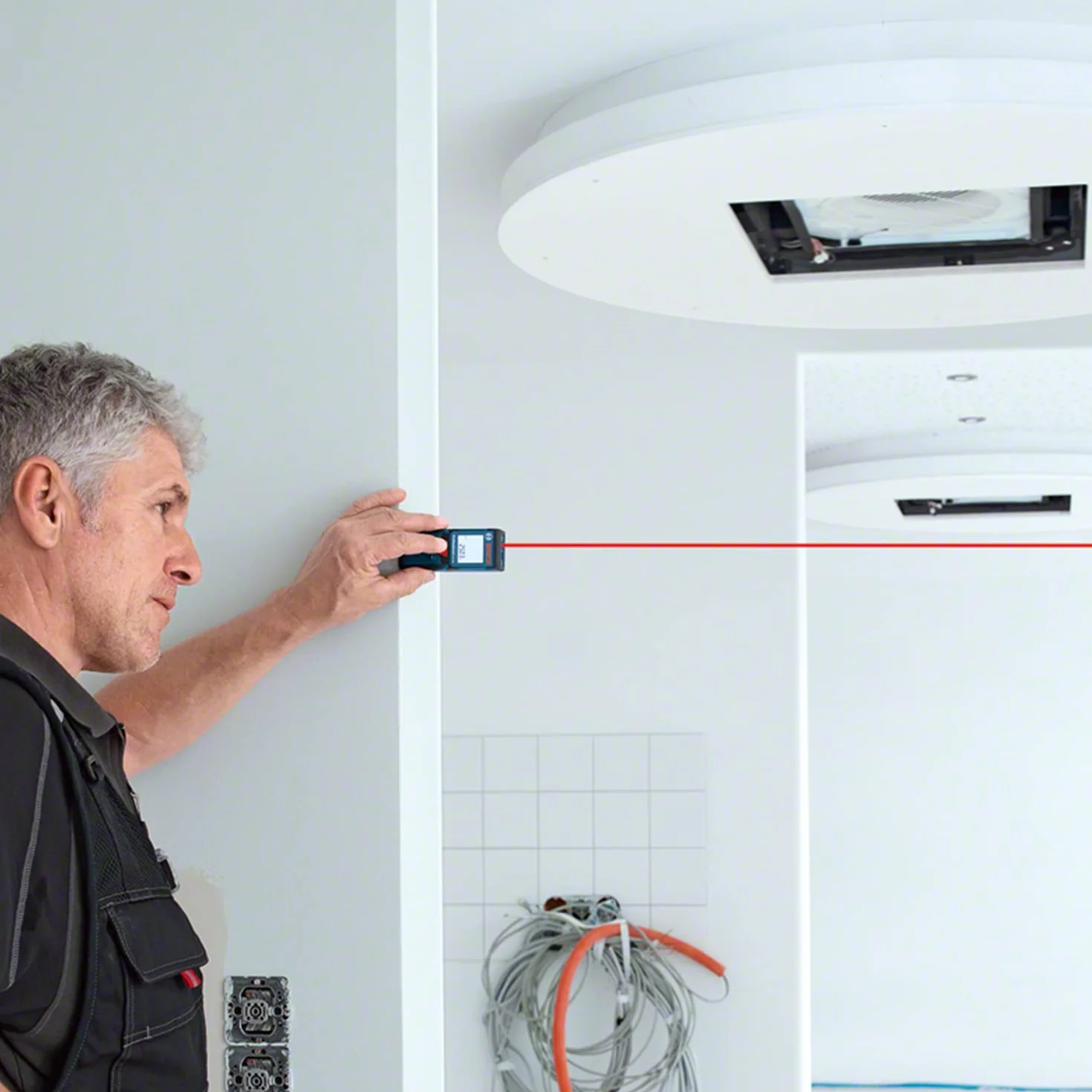 Bosch Professional Dalmierz laserowy GLM 40 (funkcja pamięci, zasięg pomiaru: 0,15–40 m, 2 baterie 1,5 V, pokrowiec) [Klasa energetyczna A+]