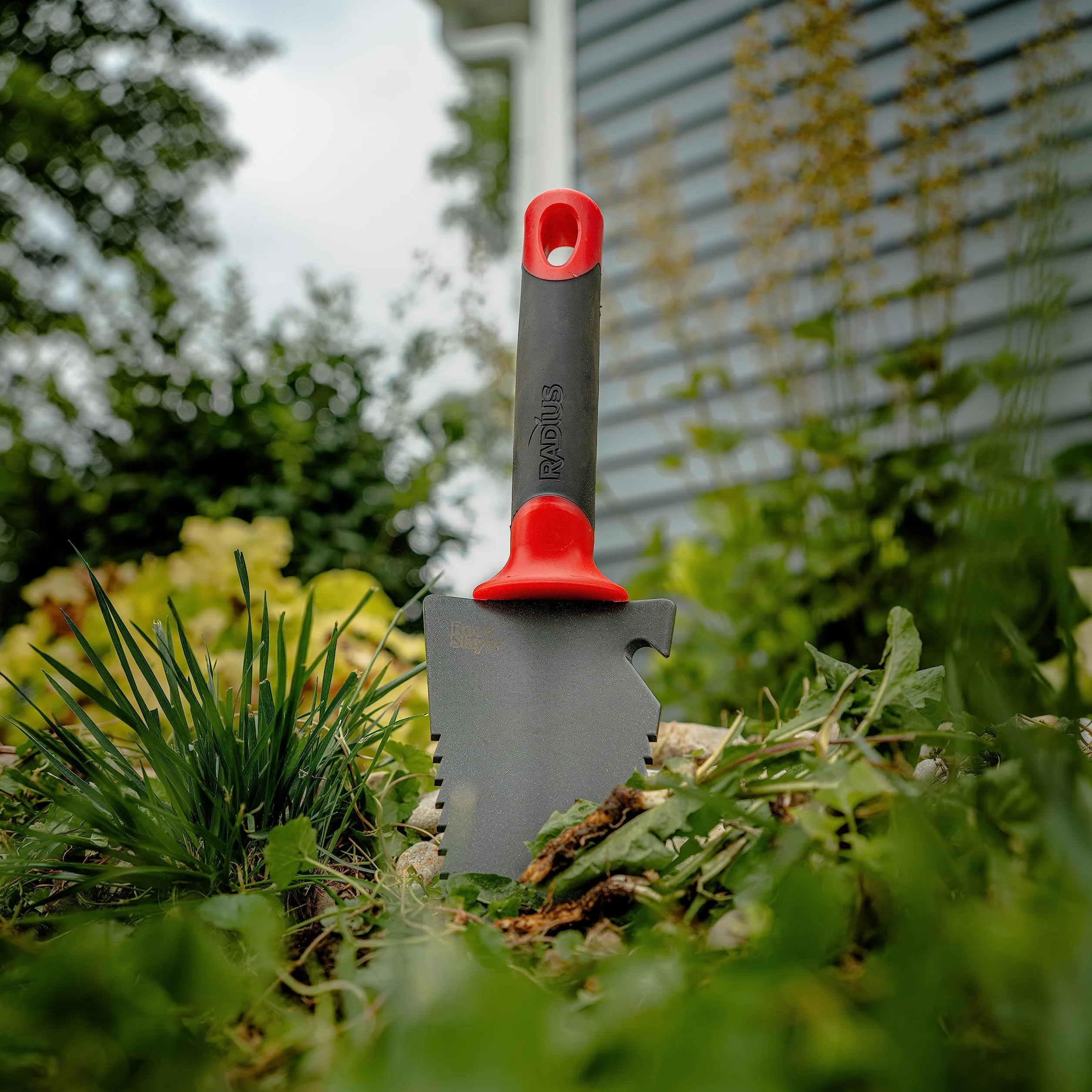 Radius Garden Root Slayer Carbon stalowa łopatka ręczna, czerwona, rowel