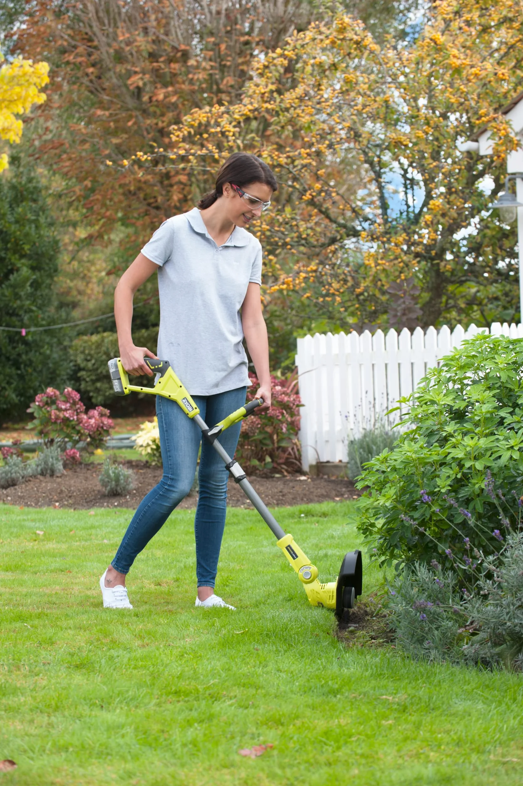 Ryobi Podkaszarka 18V RLT183222S, Szerokość Koszenia 25/30 cm, Ładowarka RC18115, Dodatkowa Rękojeść, Automatyczny Wysuw Żyłki, Easy Edge, 2 x Akumulator Li-Ion 2 Ah
