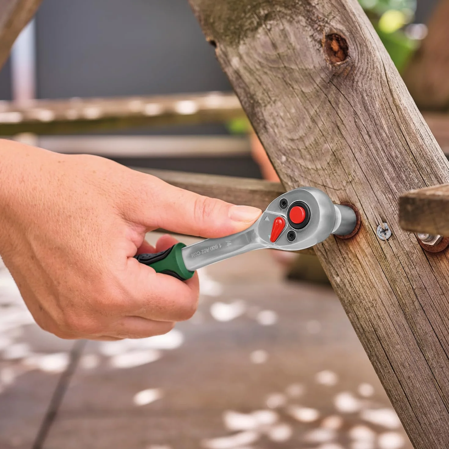 Bosch Home And Garden: 26-częściowy zestaw narzędzi z grzechotką ¼", kombinerkami, wkrętakiem uniwersalnym, końcówkami wkręcającymi i innymi elementami