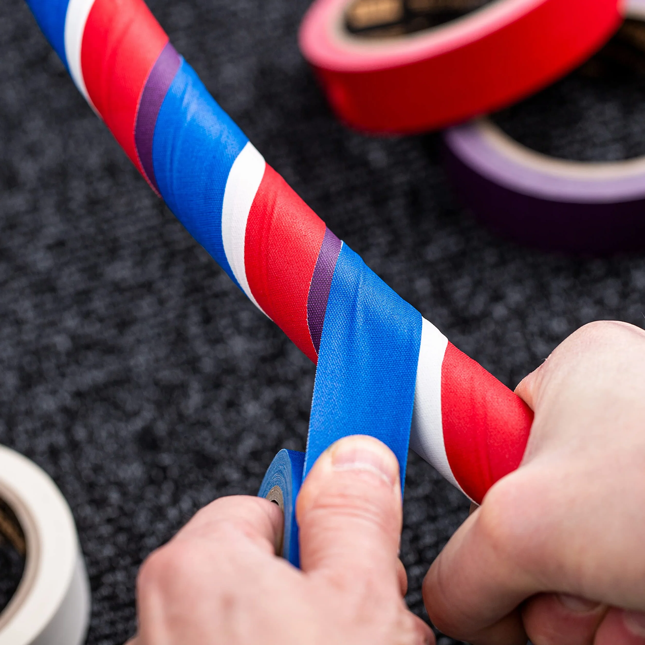 GRIP Eventbasics GT PRO Zestaw 5 kolorowych pasków do Hula Hoop Tape 25 mm x 10 m, Gaffa Tape czarny, biały, fioletowy, czerwony i niebieski