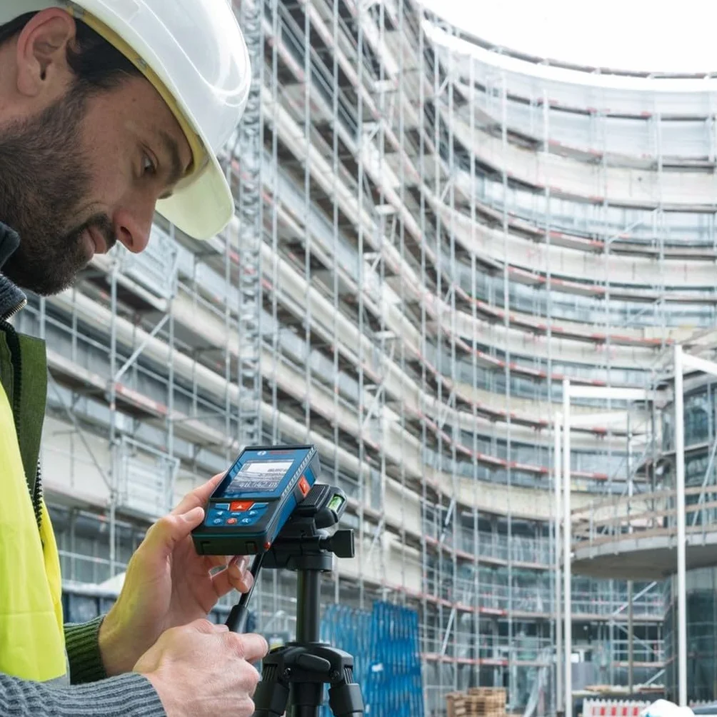 Bosch Professional Dalmierz laserowy GLM 100-25 C (wbudowana kamera, zasięg: do 100 m, wytrzymałość, IP54, ±1,5 mm*, 3 baterie AA, opaska na rękę, pokrowiec)