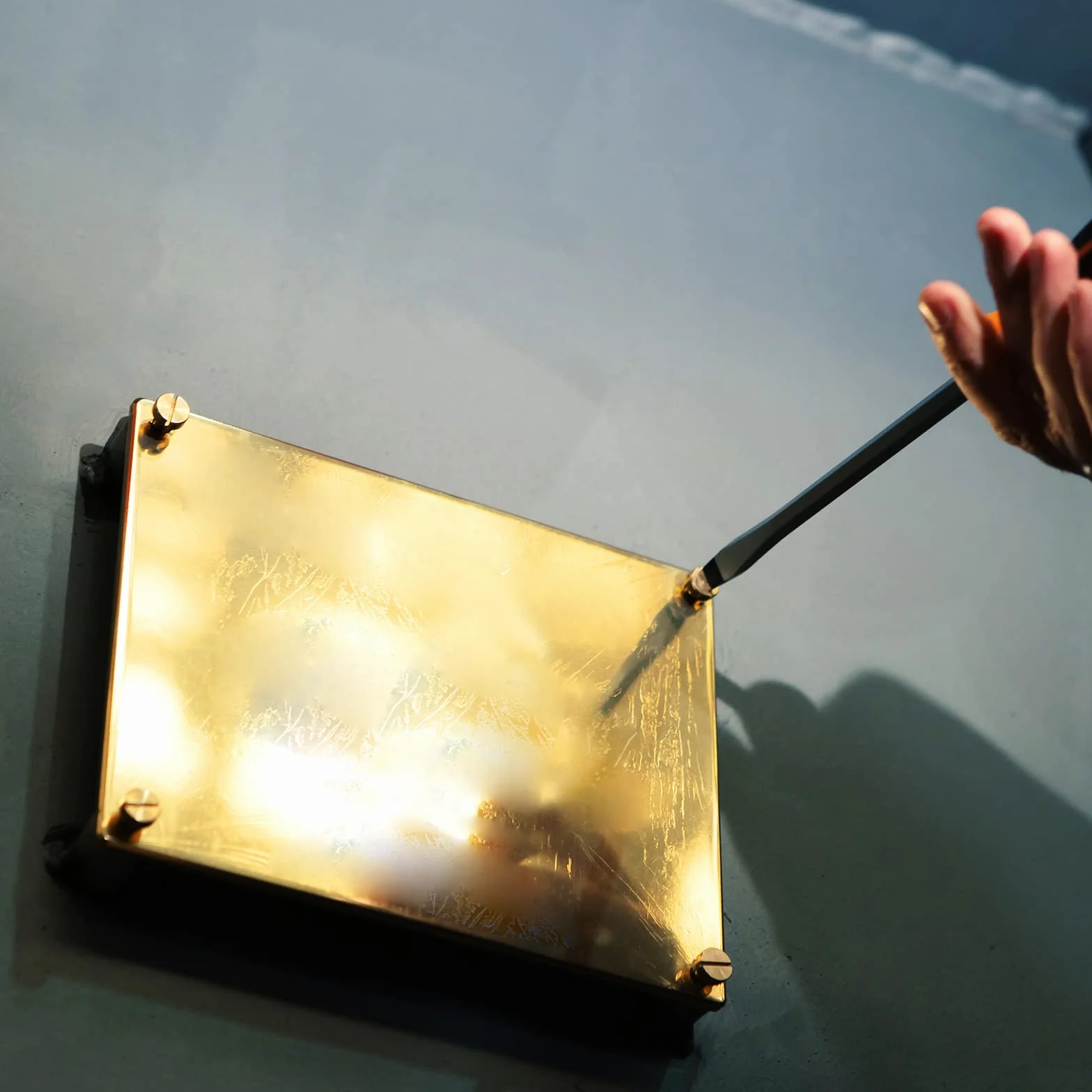 PATIKIL Zestaw 10 sztuk śrub na kciuk M4 x 10 mm, radełkowane, płaskie, mosiężne, śruby, uchwyty, uchwyty z prostymi ramionami, do lamp retro