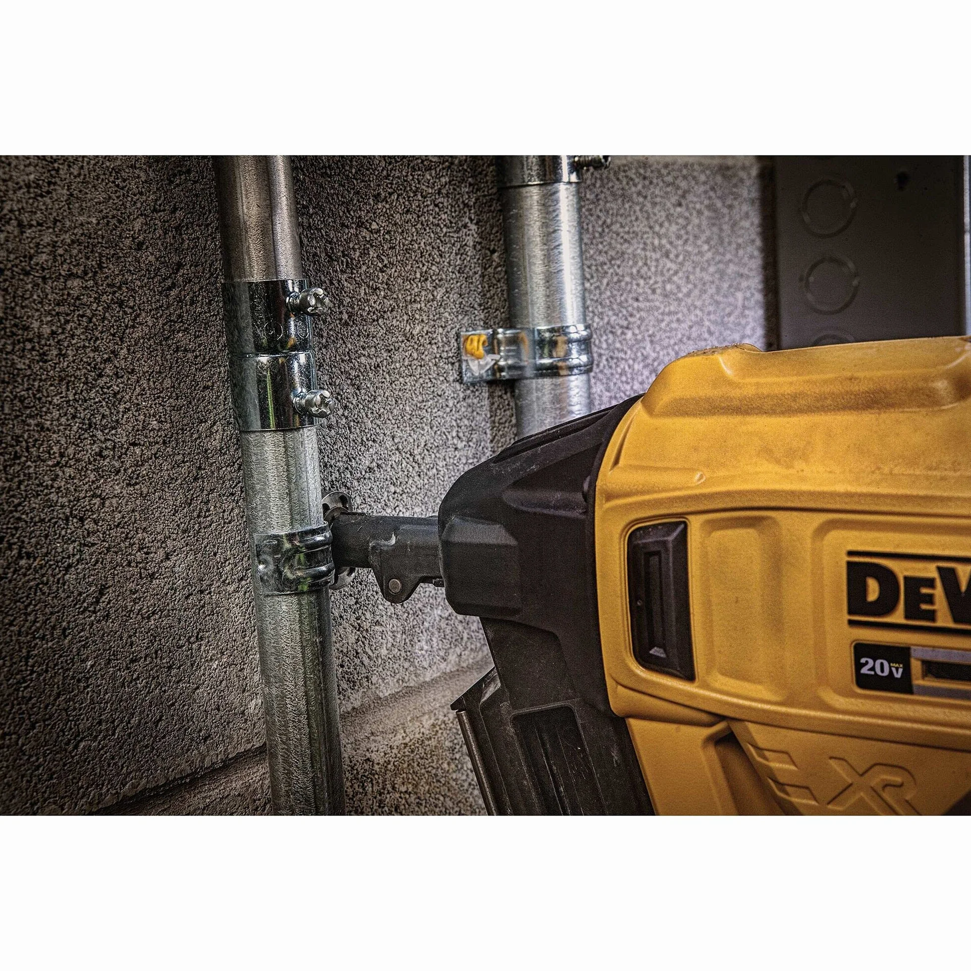Gwoździe HX 3,0x17 na Taśmie Czerwone DCN8903017 DeWalt (1005 szt.)