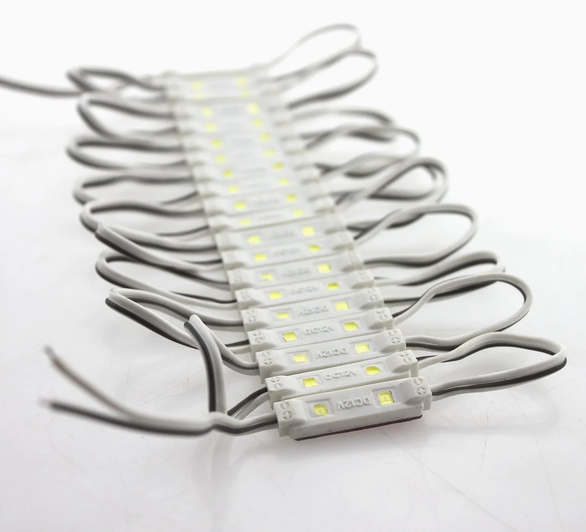 200 diod LED 2835, 2 x moduł LED 80-90 lm na moduł, wodoszczelne, dekoracyjne światło do znaków reklamowych, z taśmą klejącą na tylnej stronie nowoczesne klapki letnie kolorowe klapki z