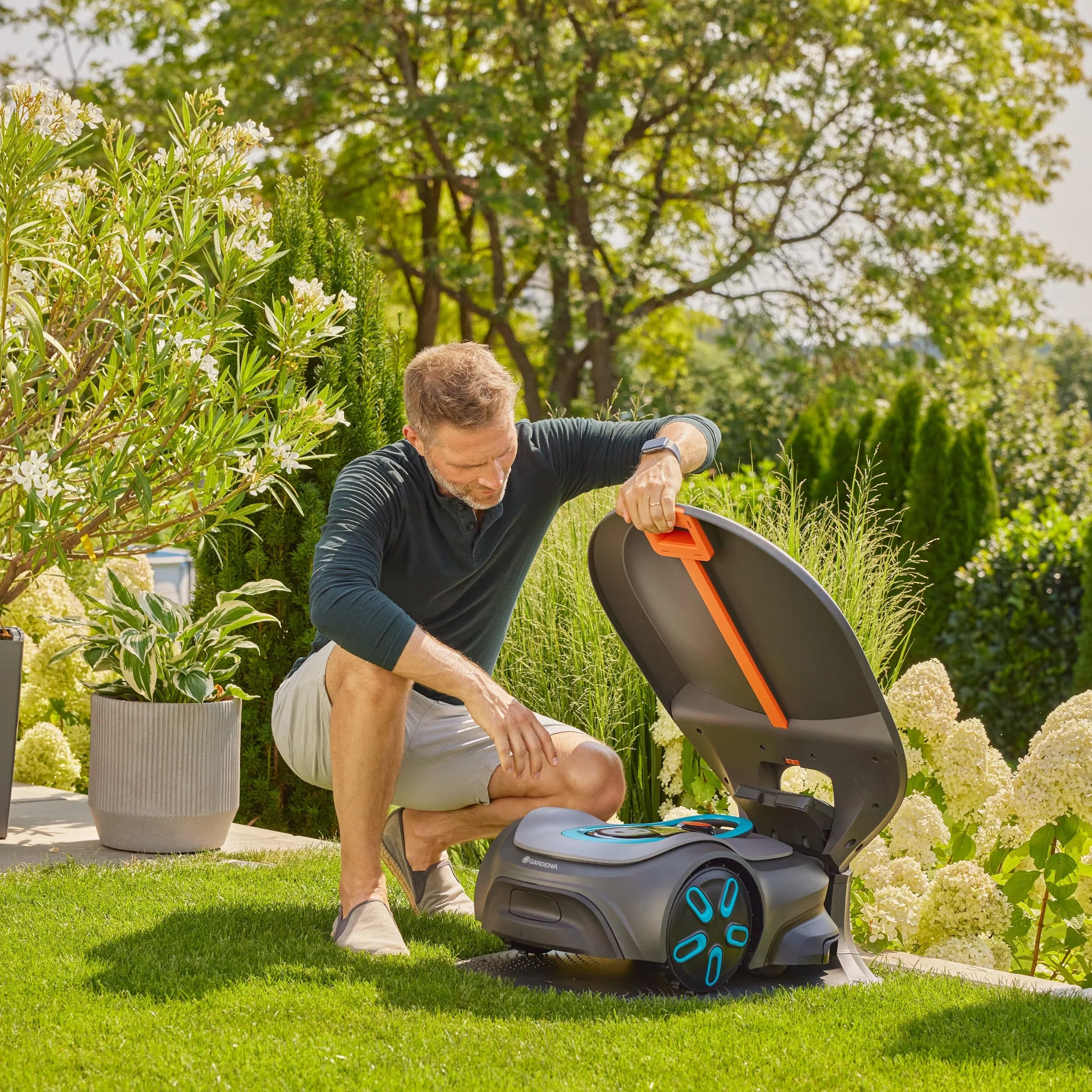 Gardena Automatyczna kosiarka garażowa kompatybilna z SILENO pro max ochrona przed warunkami atmosferycznymi (15025-20)