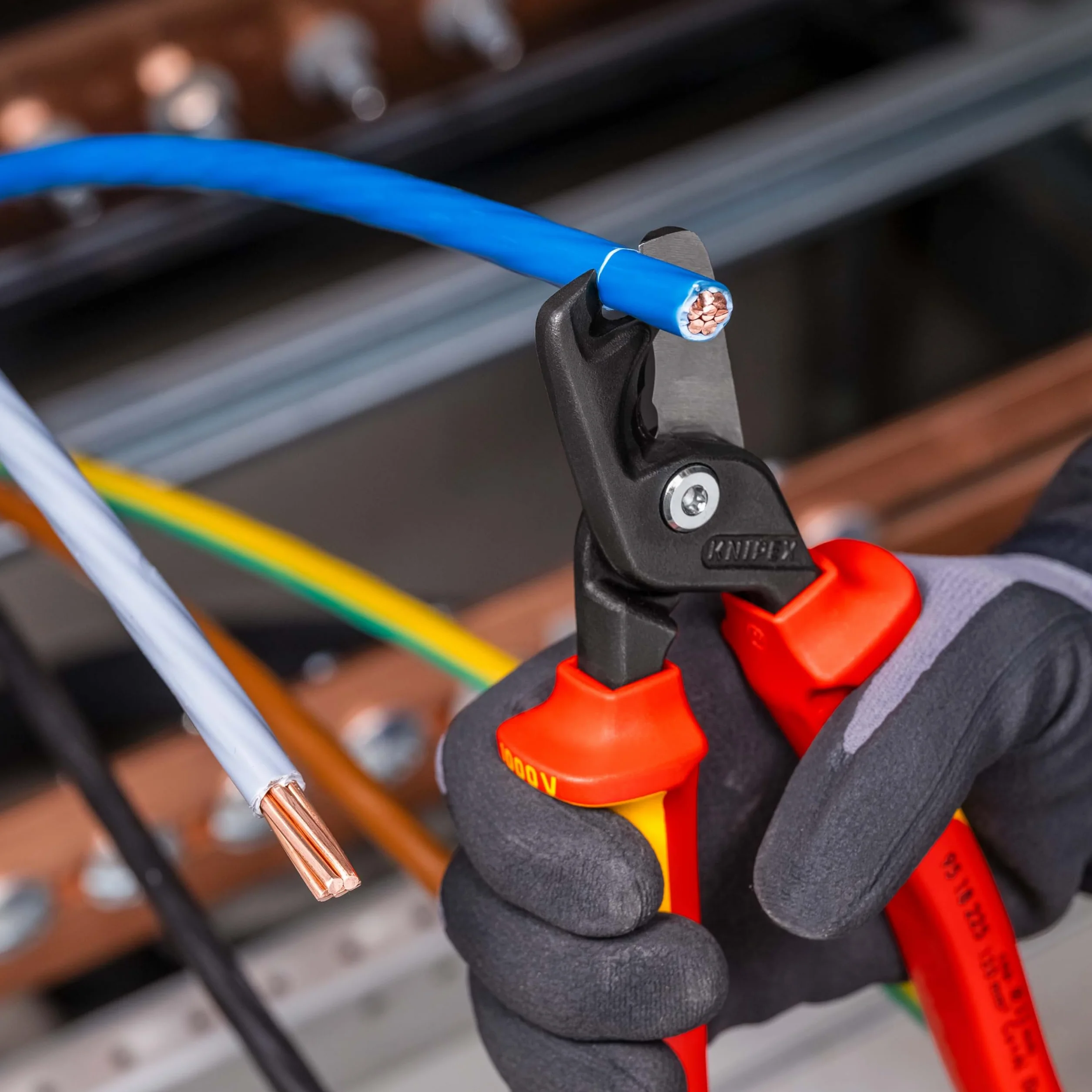 KNIPEX StepCut XL Nożyce do kabli ze stopniowanymi krawędziami tnącymi rękojeść dwukomponentowa izolowana wg VDE 225 mm, 95 18 225