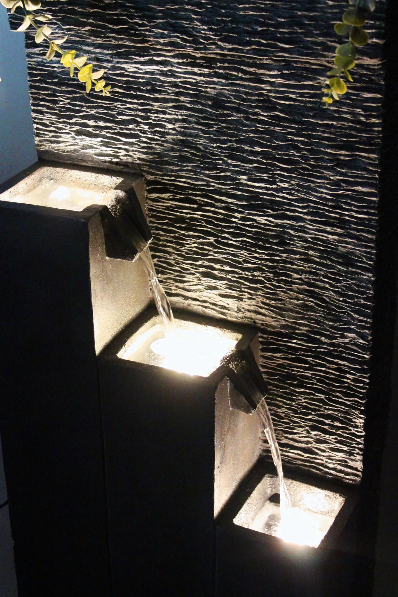 Fontanna ogrodowa LED BK846 101x43x25,5 cm
