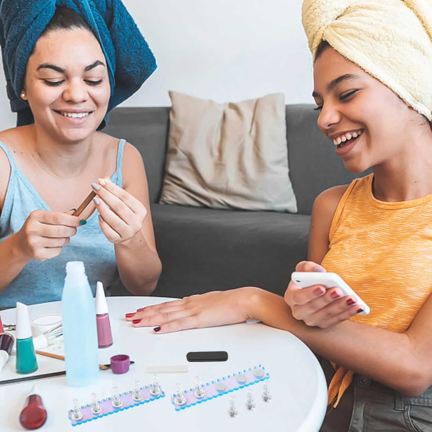 2 zestawy z 5 bazami do paznokci, 1 opakowanie gliny do manicure, 2 pilniki do paznokci, bazy do paznokci, uchwyty do manicure, bazy do ćwiczeń paznokci, zestaw narzędzi do paznokci