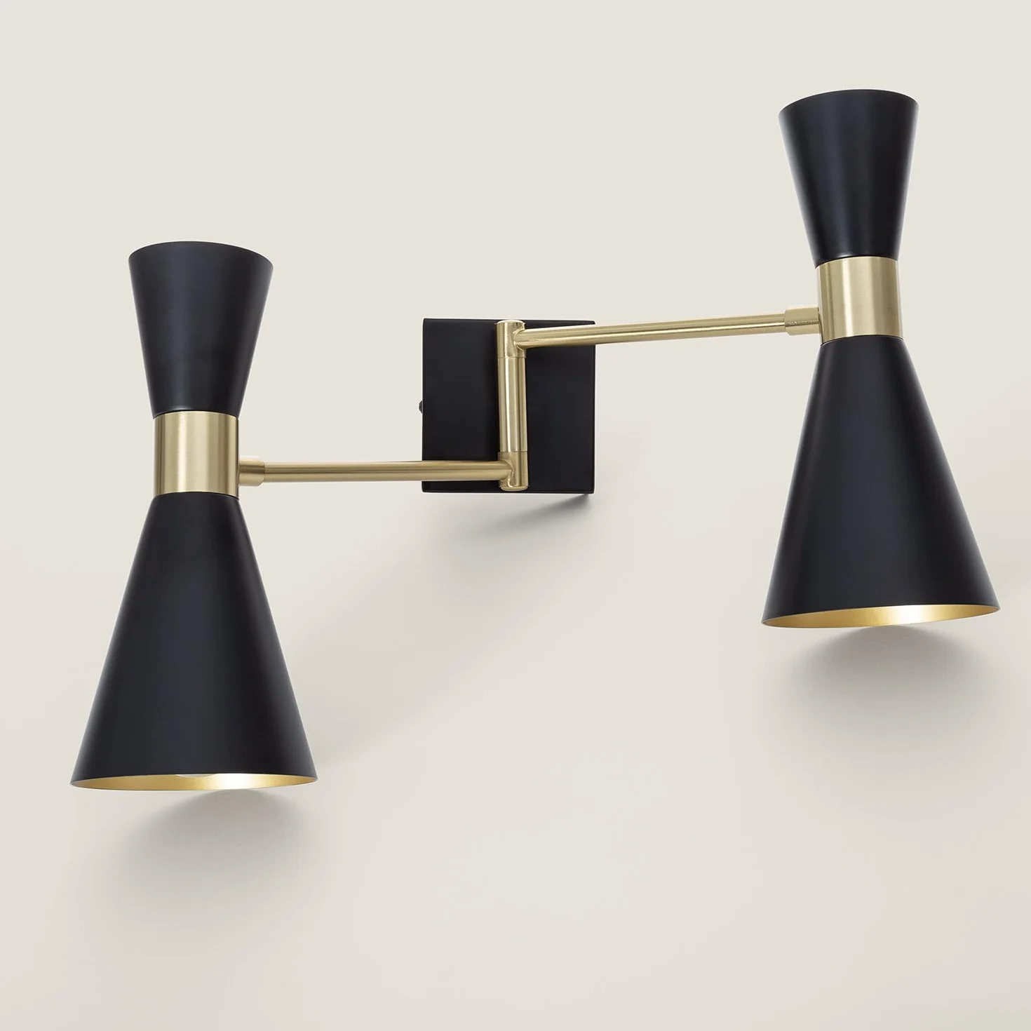 LEDKIA LIGHTING Lampa Ścienna z Ruchomą Głowicą Metal 2 Reflektory Jigger Czarny E27