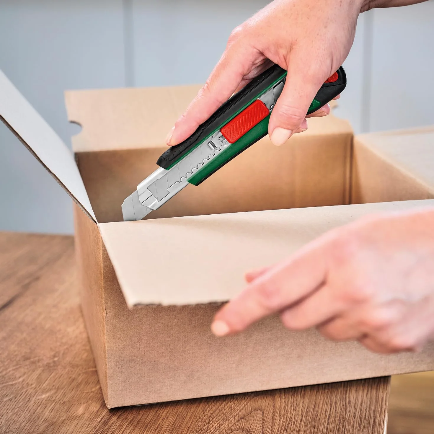 Bosch Home And Garden: 26-częściowy zestaw narzędzi z grzechotką ¼", kombinerkami, wkrętakiem uniwersalnym, końcówkami wkręcającymi i innymi elementami
