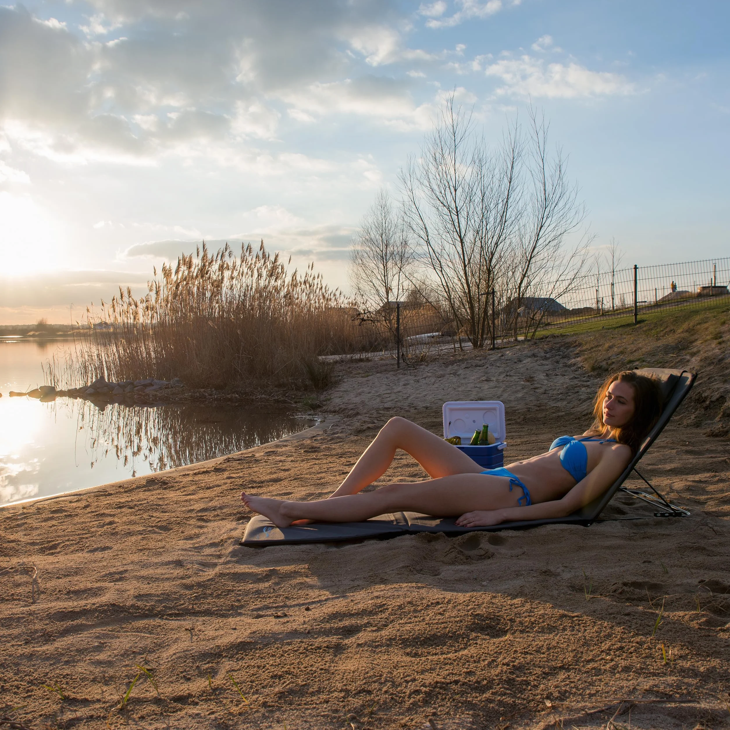 Relaxdays Beach Mat XXL, wyściełany leżak z poduszką, 60x195 cm, szary