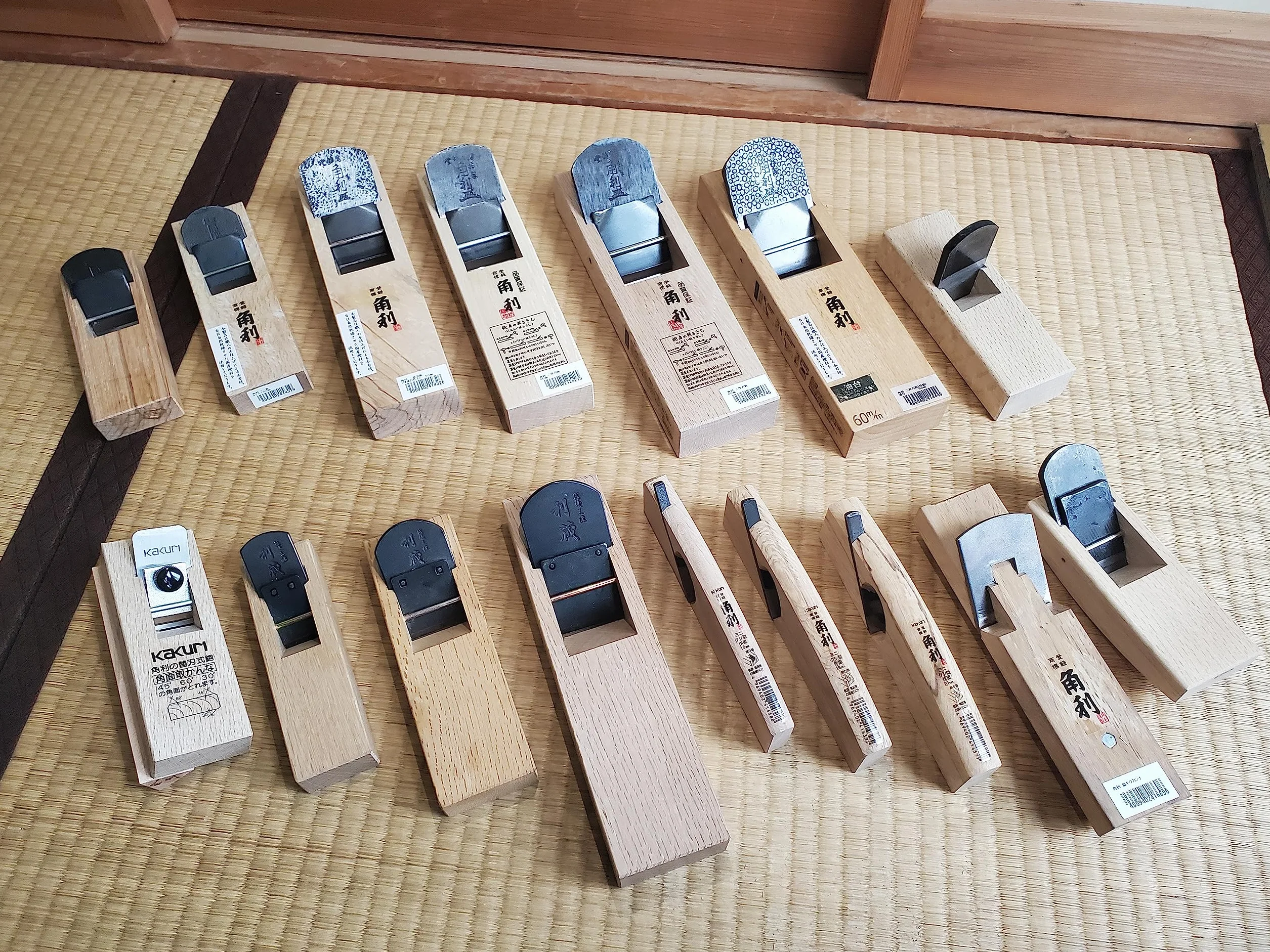KAKURI Japoński samolot blokowy 50 mm do obróbki drewna, kanna japoński samolot wygładzający ręczna ręczna strugarka do wykańczania drewna, 24 x 6,3 x 5,8 cm, korpus dębu ECO, wyprodukowana w Japonii