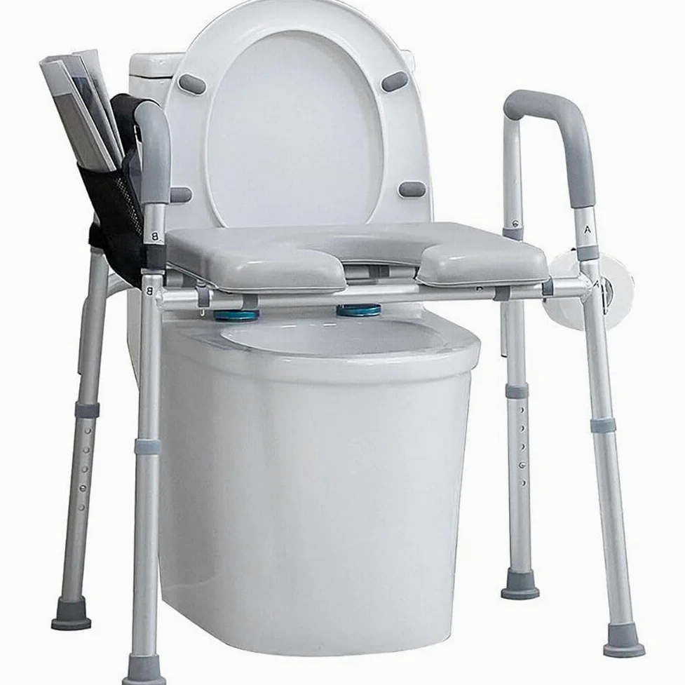 Commode Krzesło nocne dla seniorów z wyściełanym siedziskiem i podłokietnikami, 5-stopniowa regulacja wysokości, podwyższenie deski sedesowej do przenoszenia 136 kg