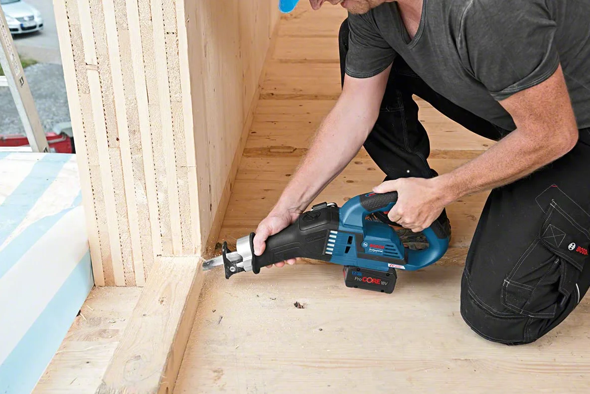 Bosch Professional Gsa 18V-32 Piła Szablasta, Czarny/Niebieski, ‎25,4 x 5,08 x 6,86 cm; 3,5 kg