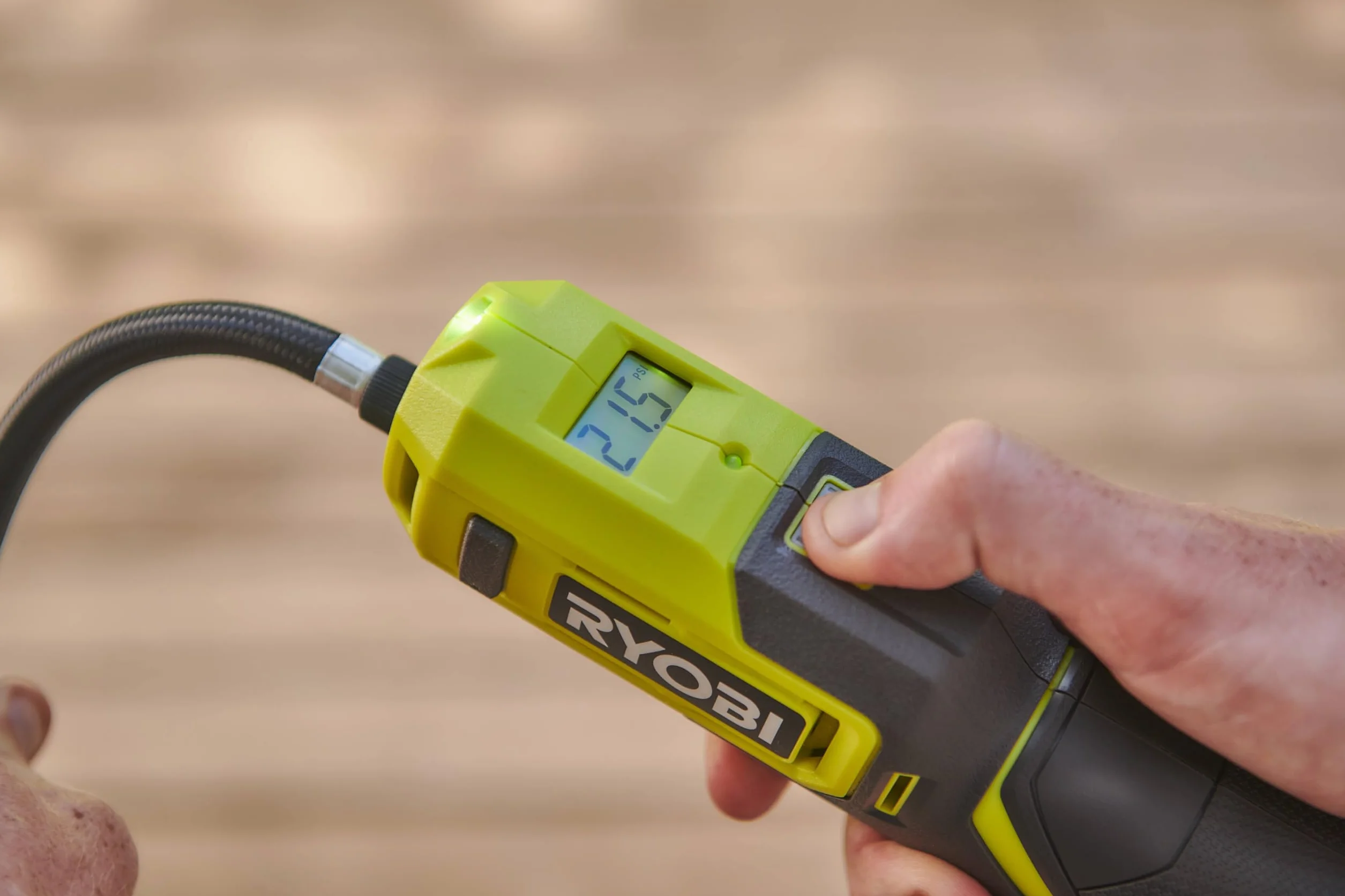 Ryobi RI4-120G 4V bezprzewodowy nadmuchiwacz wysokociśnieniowy (1 x 4 V 2,0 Ah)