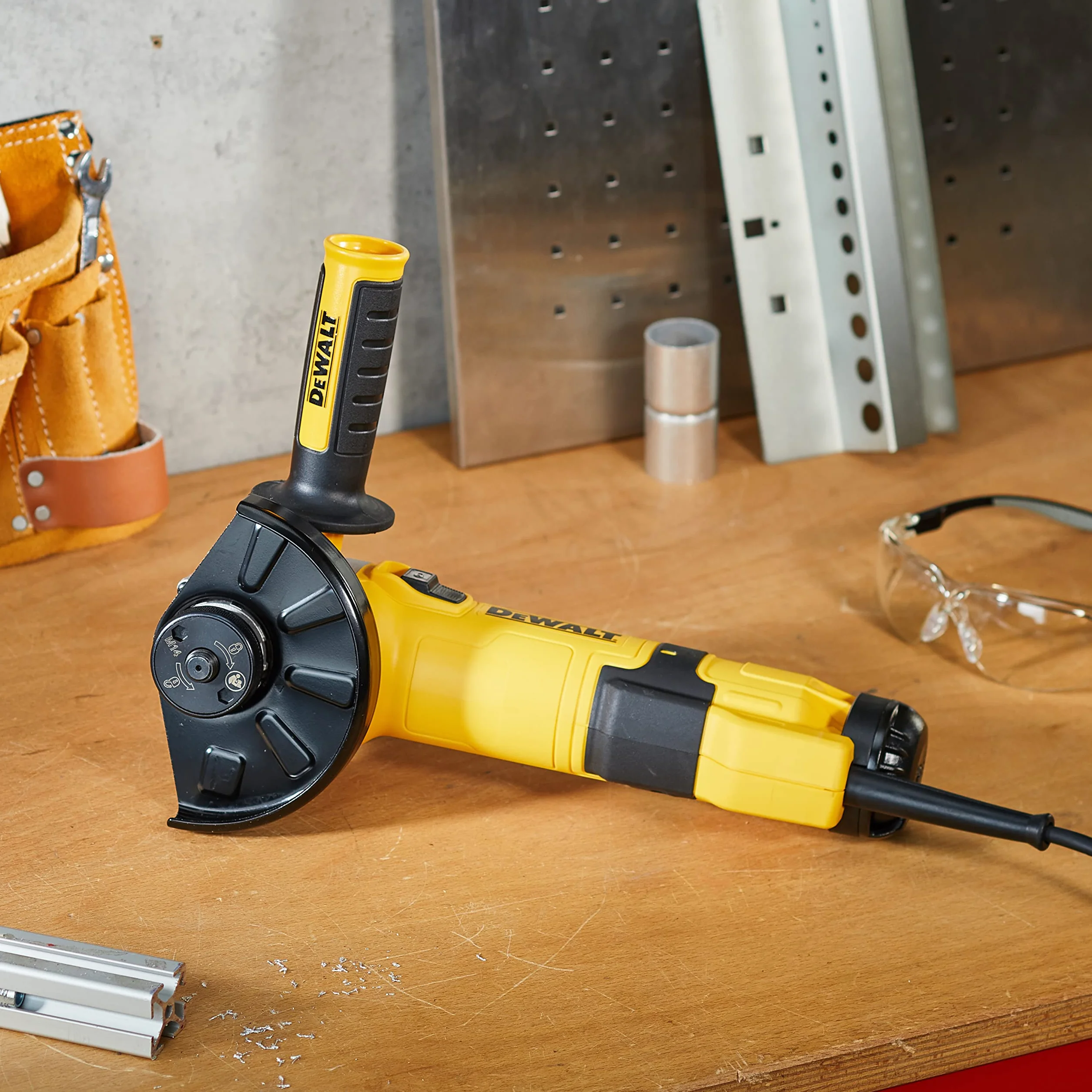 DEWALT, Szlifierka kątowa 125 mm, 1500W przeciwpyłowa z regulacją obrotów, DWE4257