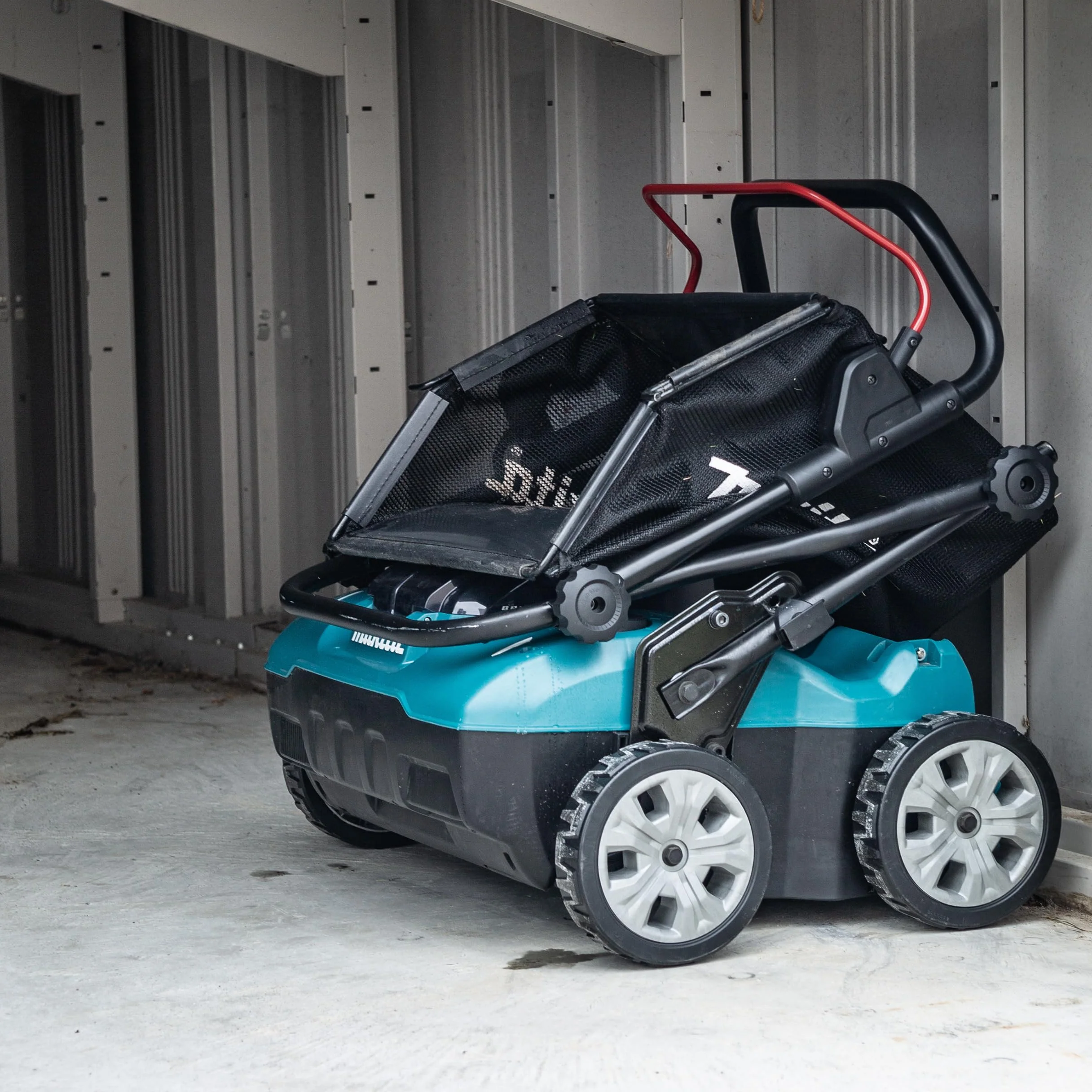 Makita UV001GZ wertykulator akumulatorowy 40 V maks. (bez akumulatora lub ładowarki)