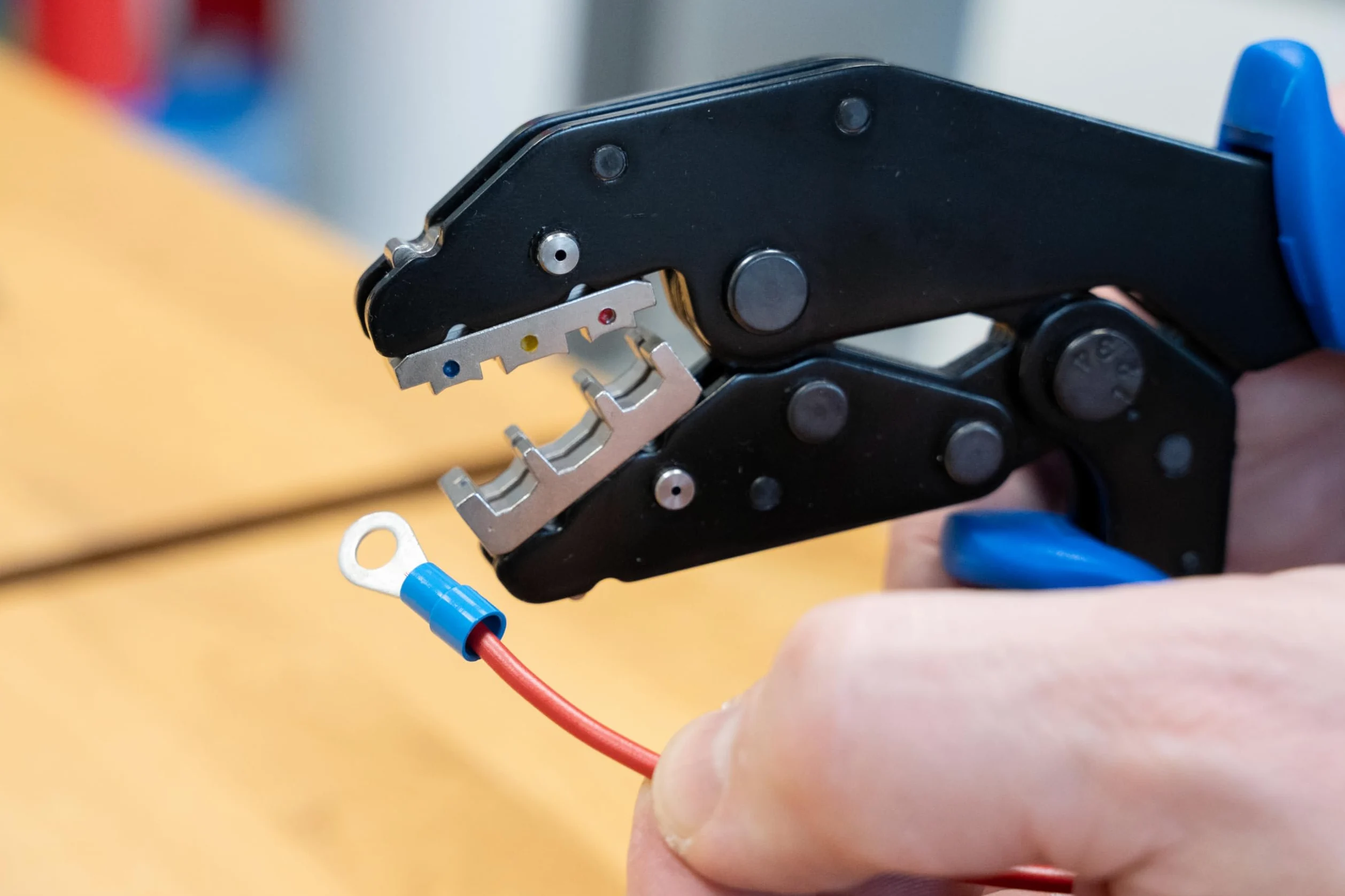 WEICON TOOLS ERGO, Zaciskarka końcówek tulejkowych, ergonomiczna, z wymiennymi modułami, z mechanizmem zapadkowym, niebiesko-czerwona