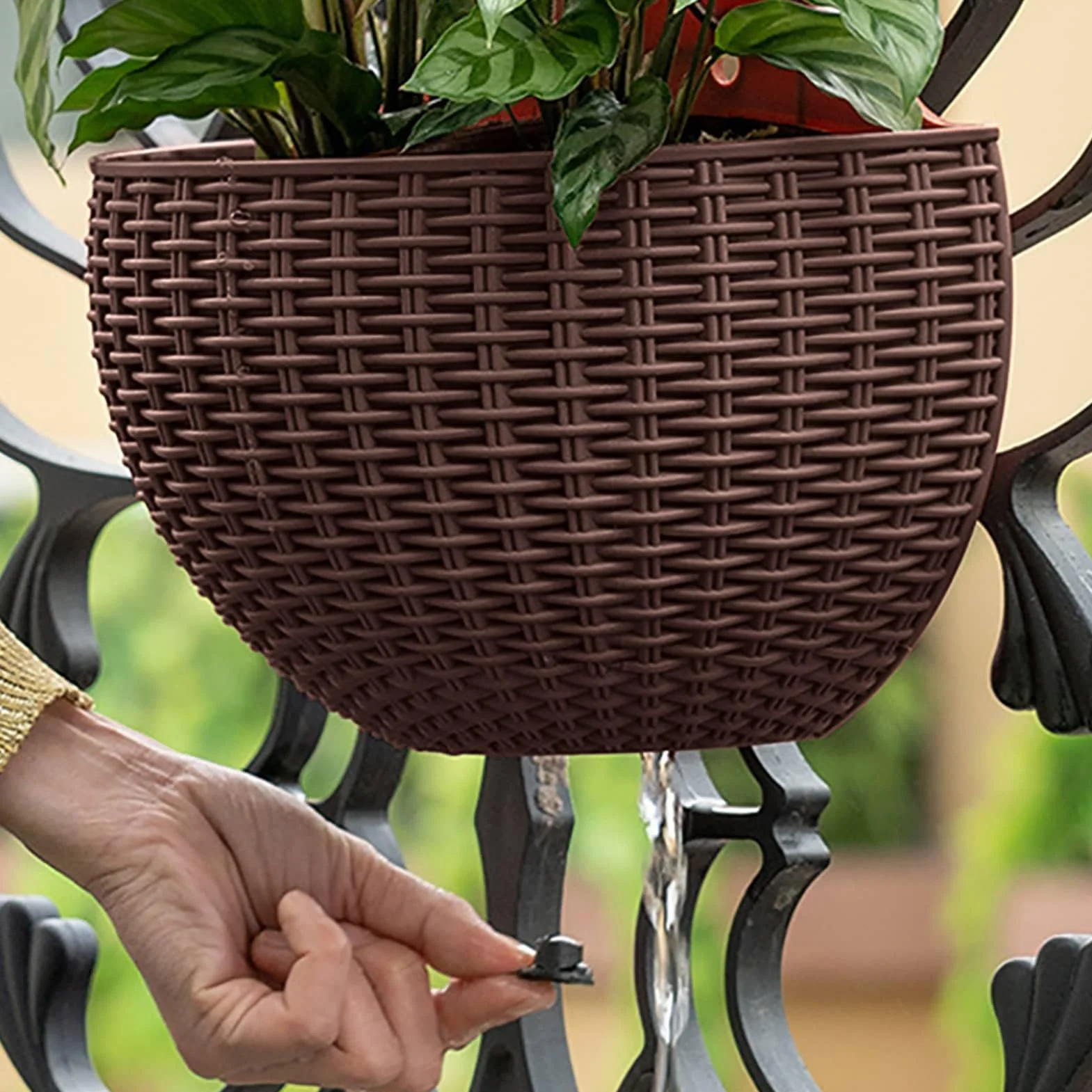 Imitacja rattanowa wisząca doniczka na kwiaty półkole z haczykami
