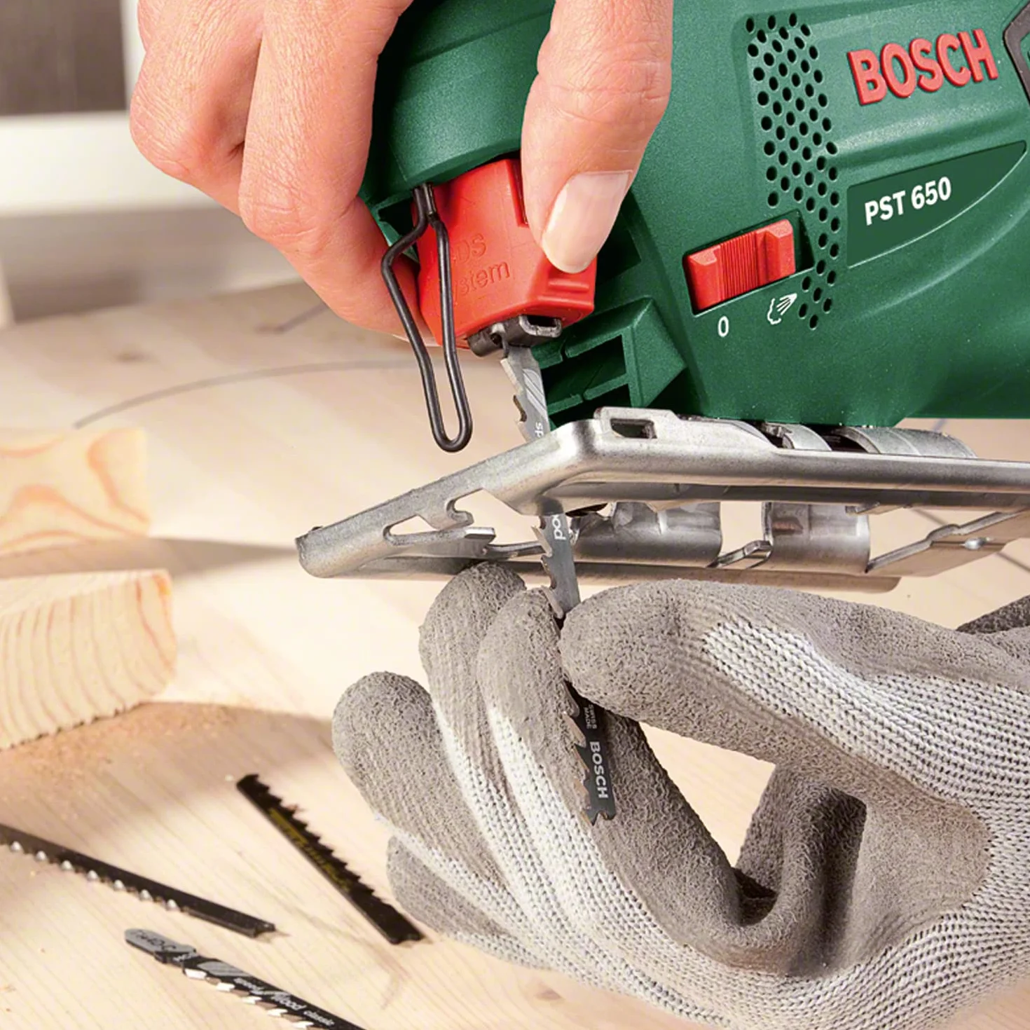 Bosch Home and Garden Wyrzynarka PST 650 (500 W, głębokość cięcia w stali/drewnie 4 mm / 65 mm, walizka)