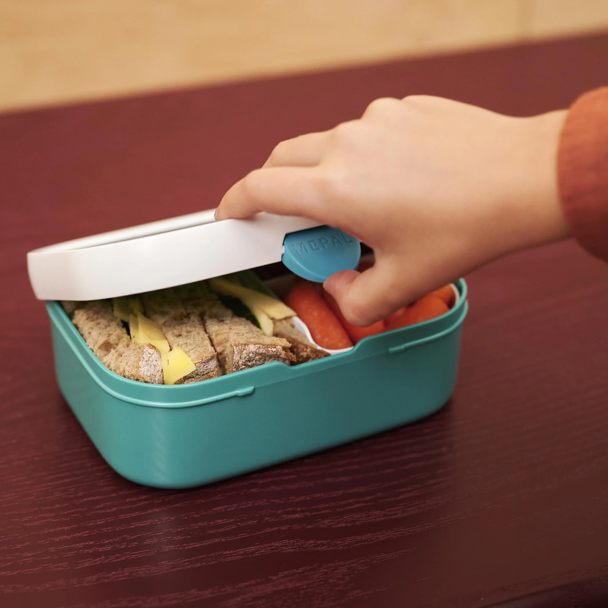 Mepal Pudełko na Lunch dla Dzieci Campus Little Dutch, Pudełko Bento, Pudełko na Przekąski Z Zapięciem na Klips, Bez BPA, Nadaje się do Mycia w Zmywarce, 750 ml, Forest Friends