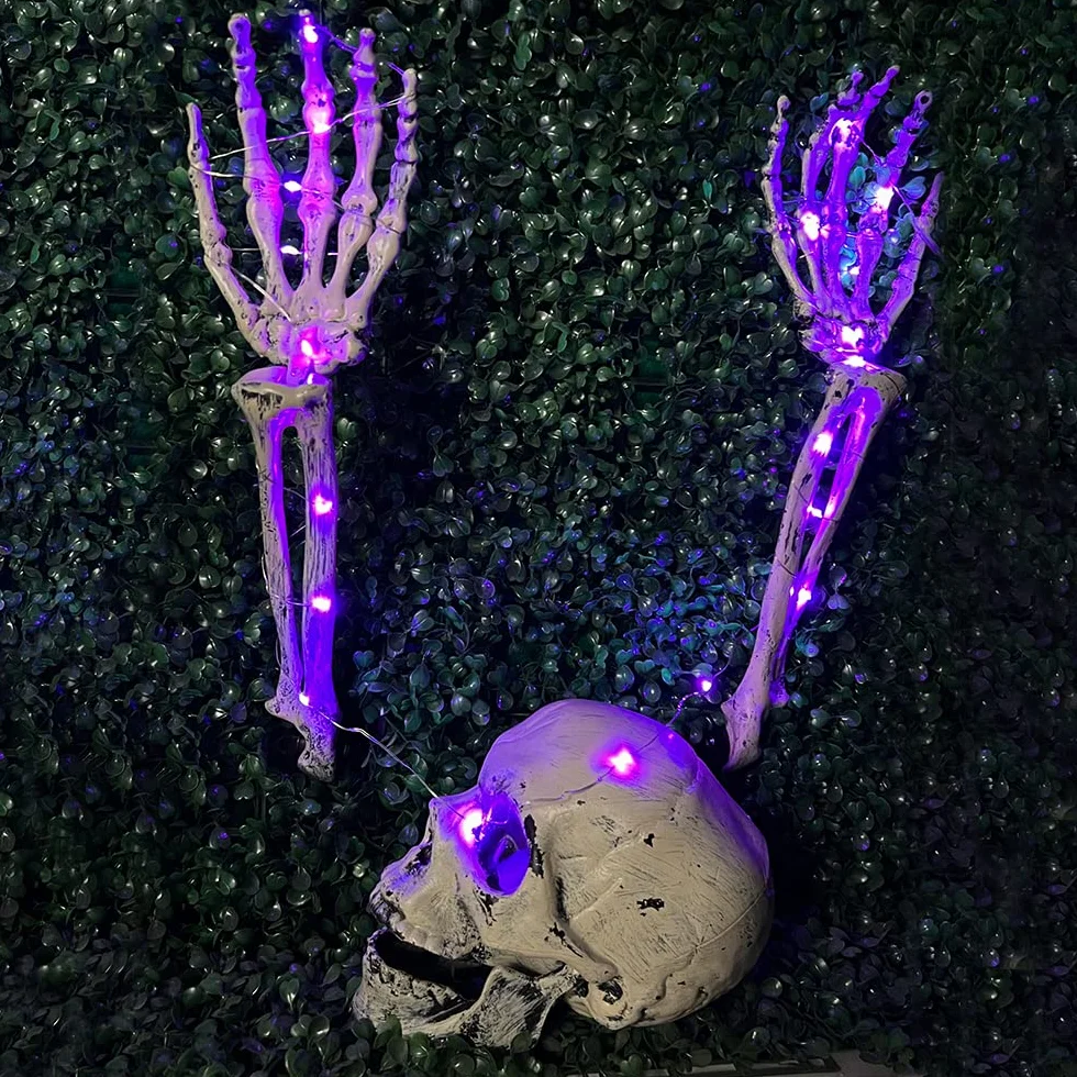 Dekoracyjny Szkielet na Halloween Straszna Czaszka z Łańcuchem Świetlnym Fioletowa