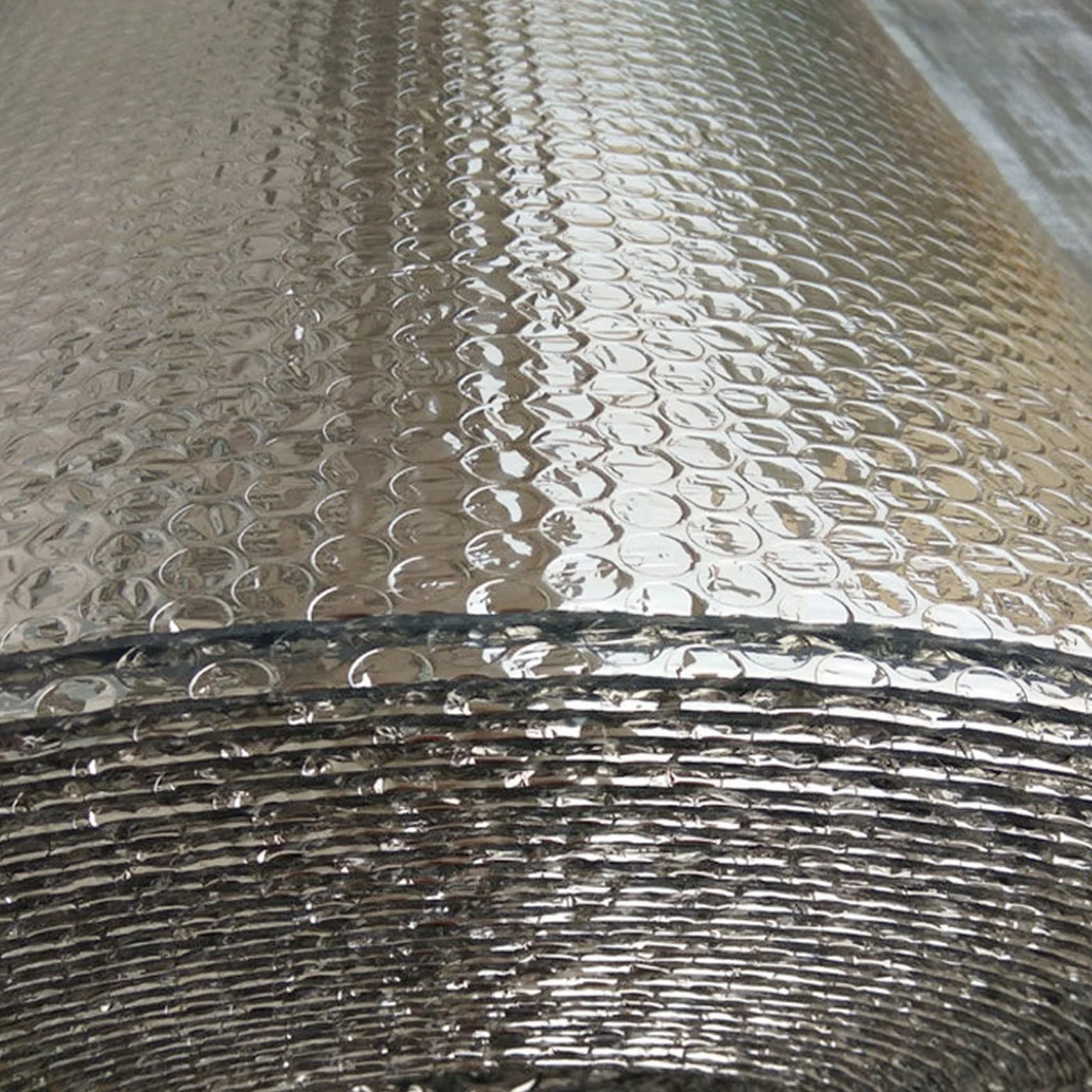 Dwuwarstwowa folia izolacyjna z folii aluminiowej, podwójna izolacja bąbelkowa, bez rozdarcia, osłona barierowa promieniująca do odpornych na warunki atmosferyczne strychów, okien, garaży, kamperów, 3 mm (THK), 1 x 5 m (5 m²)